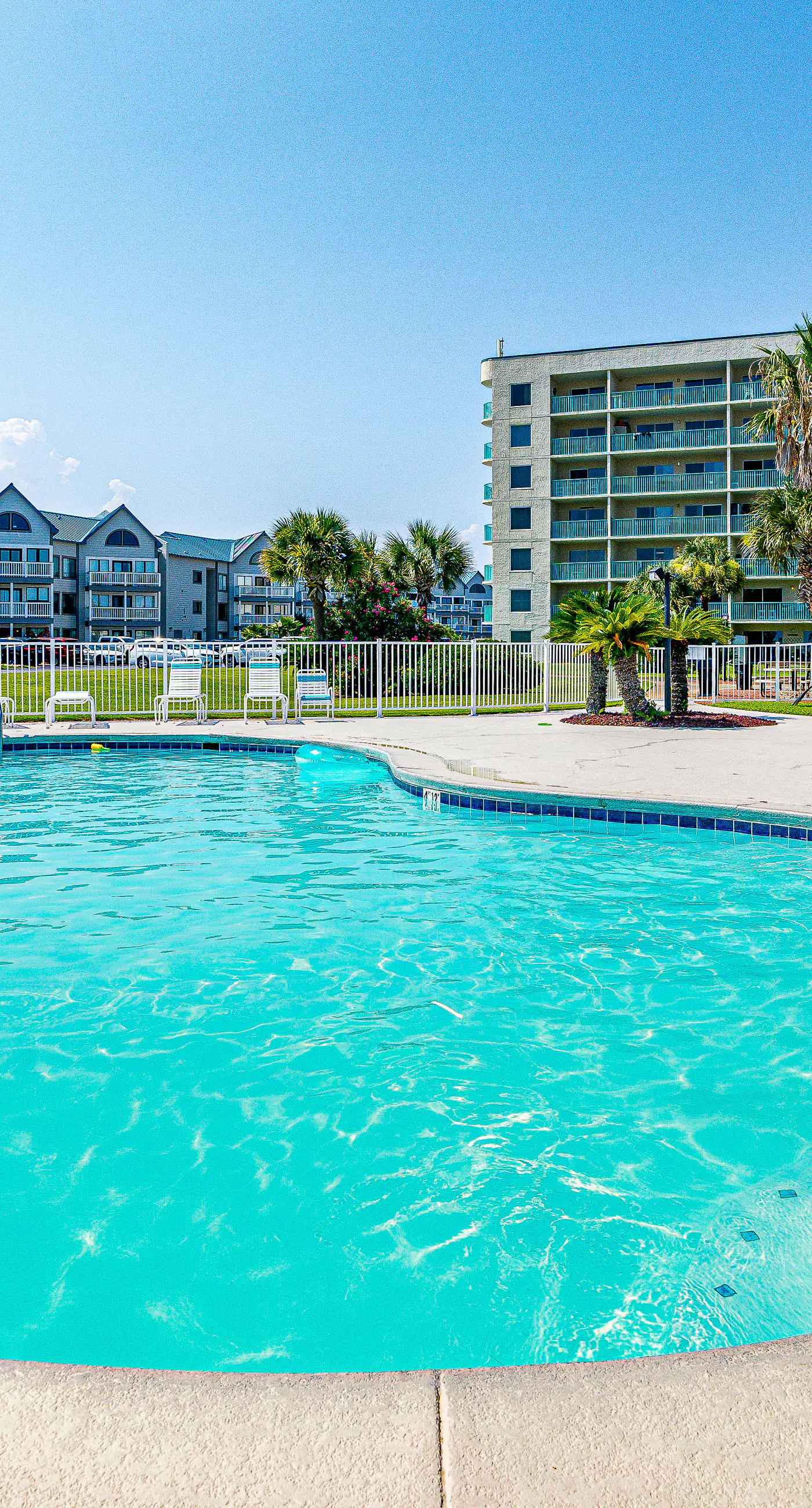 Waterfront condo with shared pool & hot tub - near dining & the beach