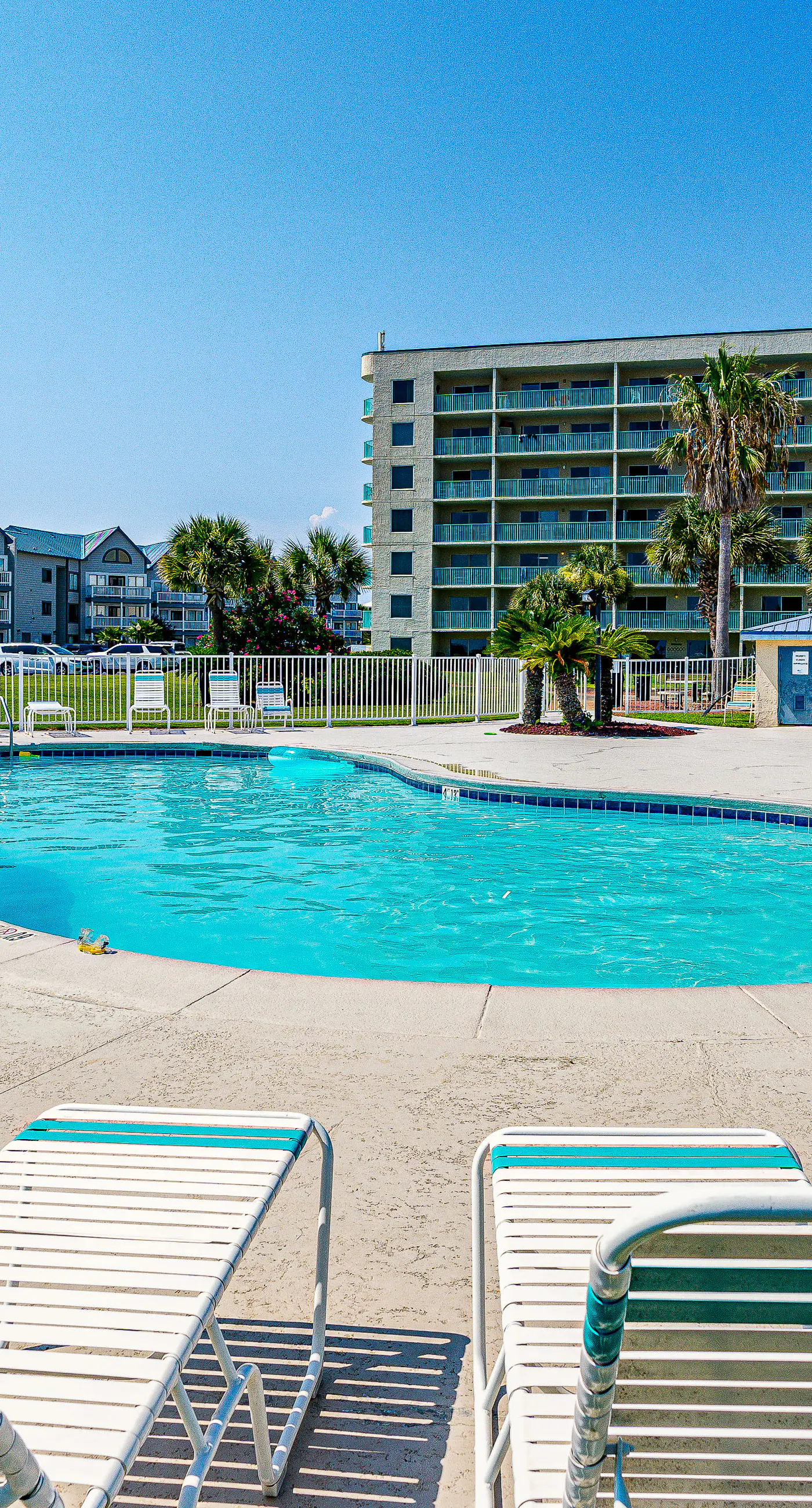 Waterfront condo with shared pool & hot tub - near dining & the beach