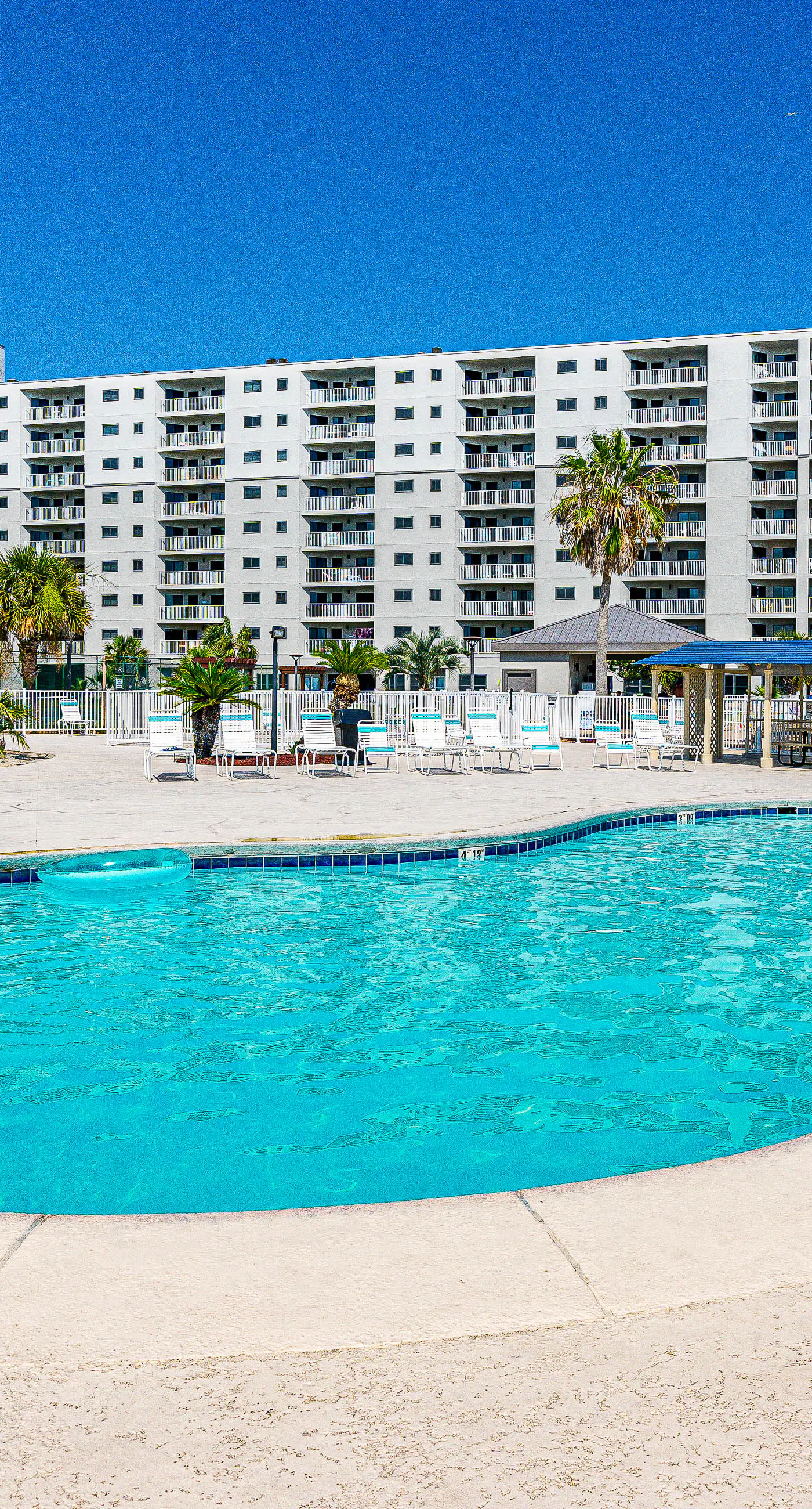 Waterfront condo with shared pool & hot tub - near dining & the beach