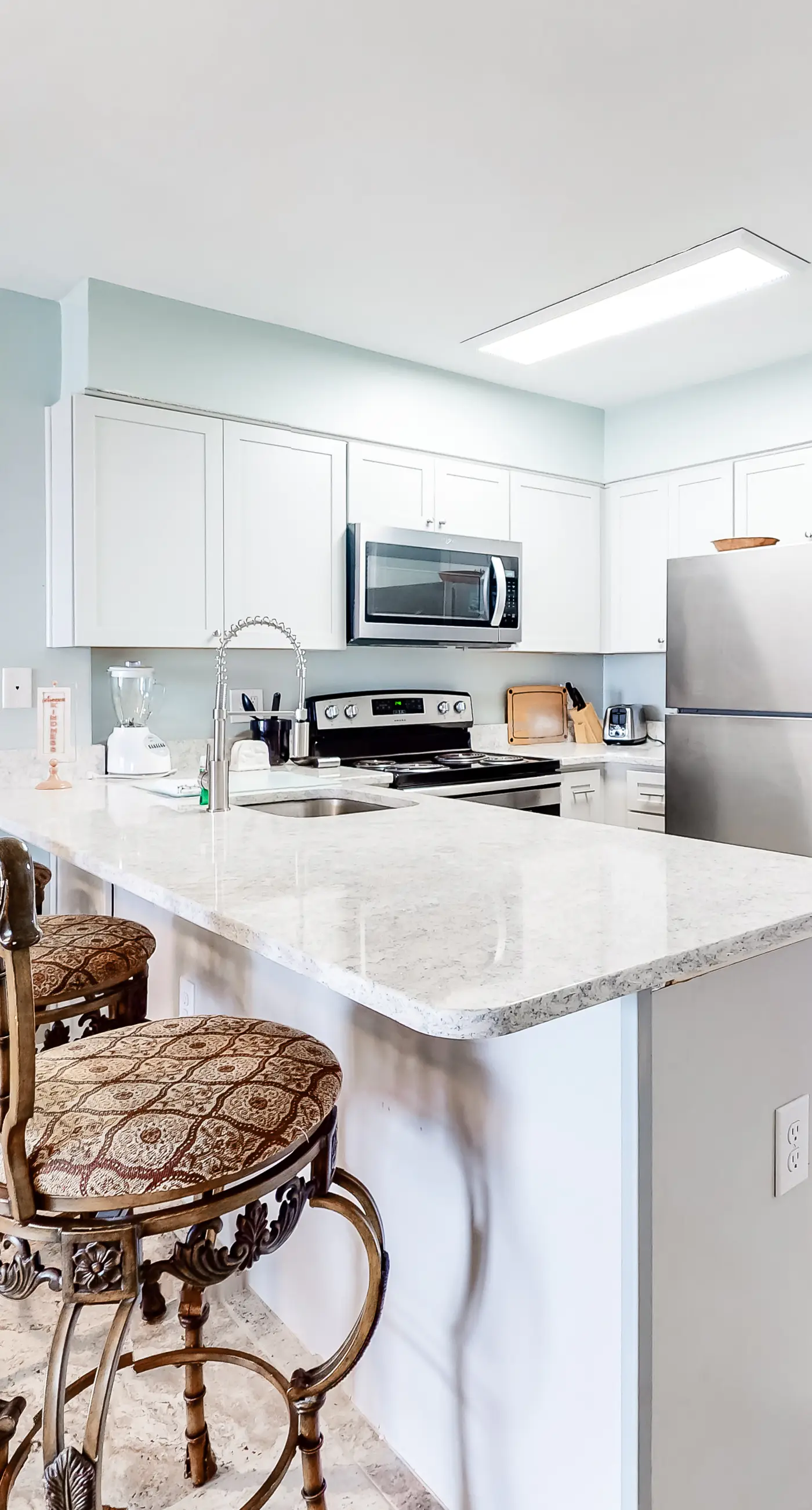 Waterfront Plantation Palms condo with shared pool & hot tub, walk to beach