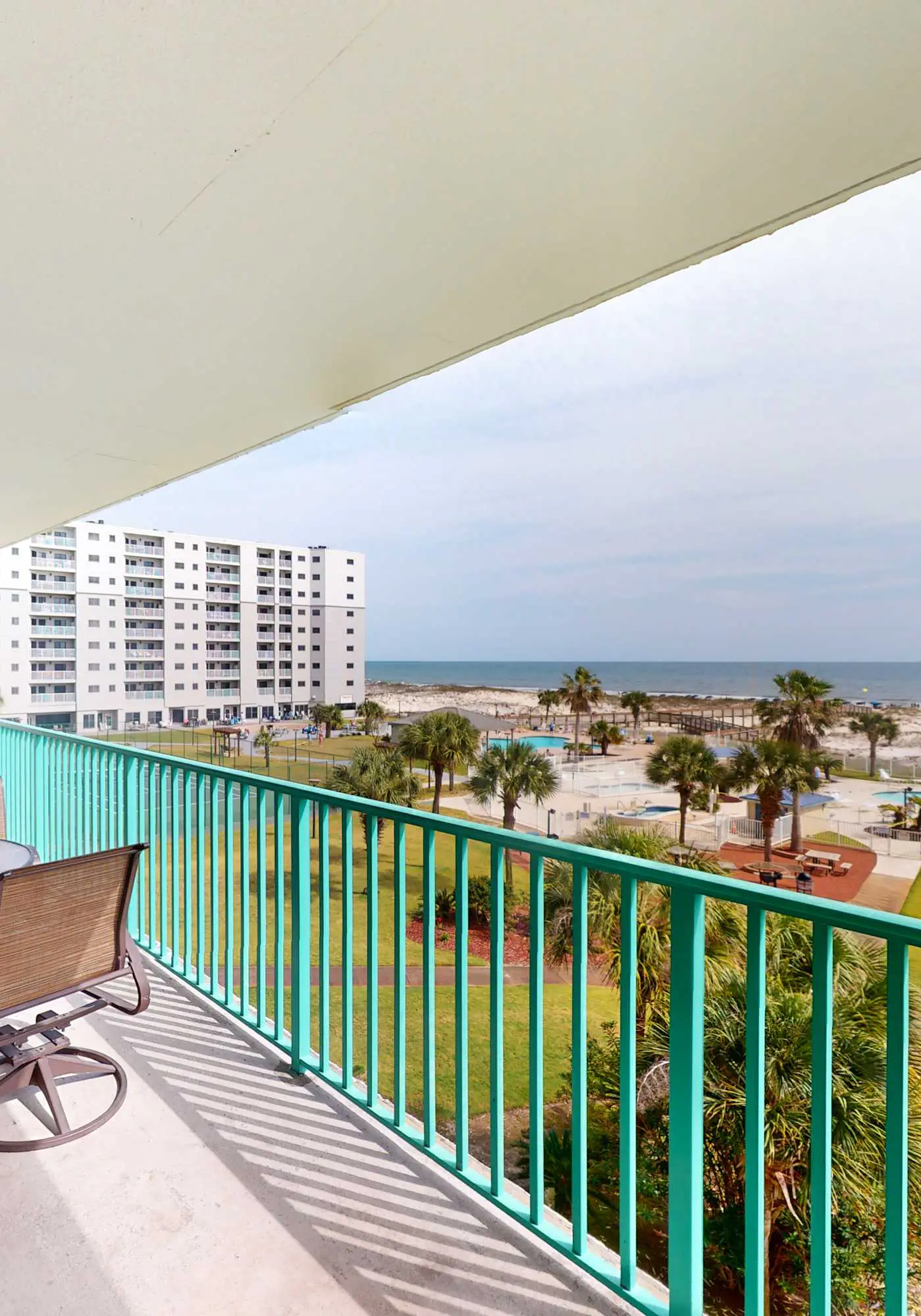 Waterfront Plantation Palms condo with shared pool & hot tub, walk to beach