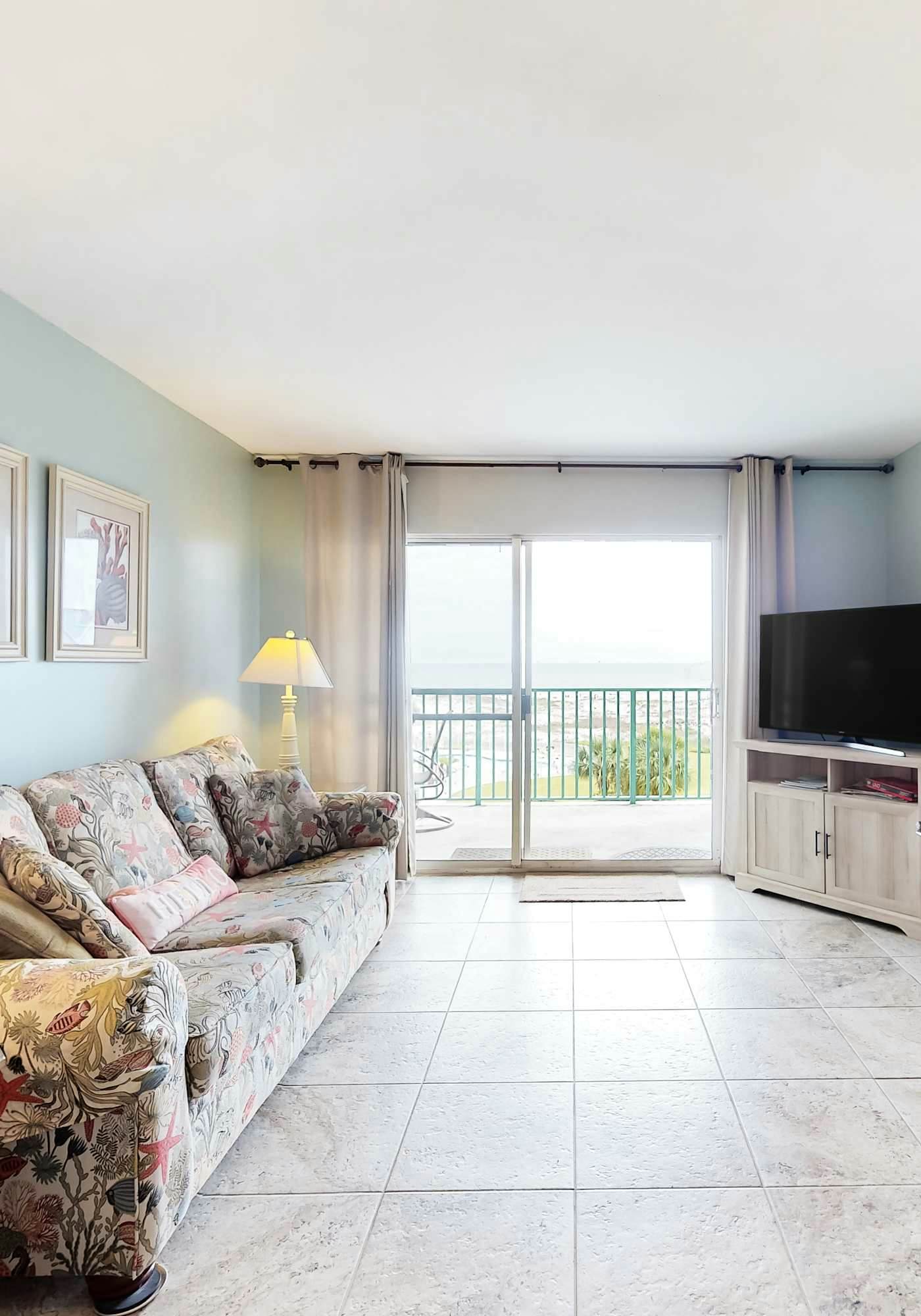 Waterfront Plantation Palms condo with shared pool & hot tub, walk to beach