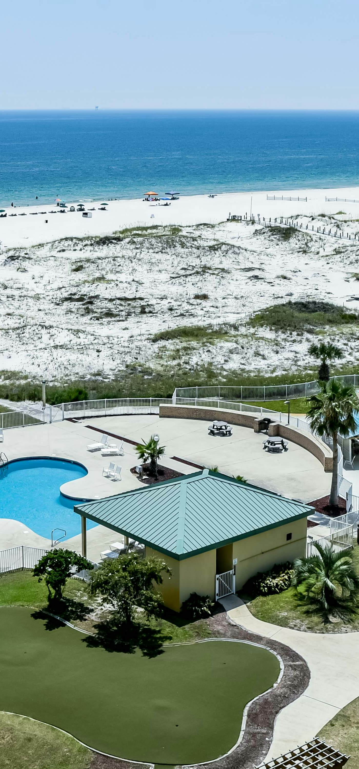 Beachfront condo at Plantation Dunes w/balcony, pools, gym & sauna