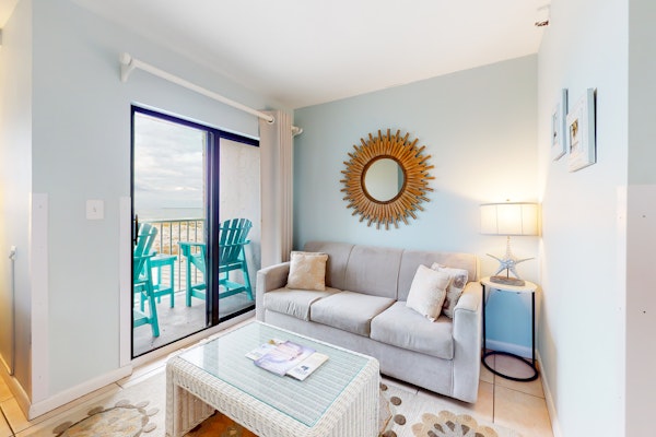 Beachfront condo at Plantation Dunes w/balcony, pools, gym & sauna