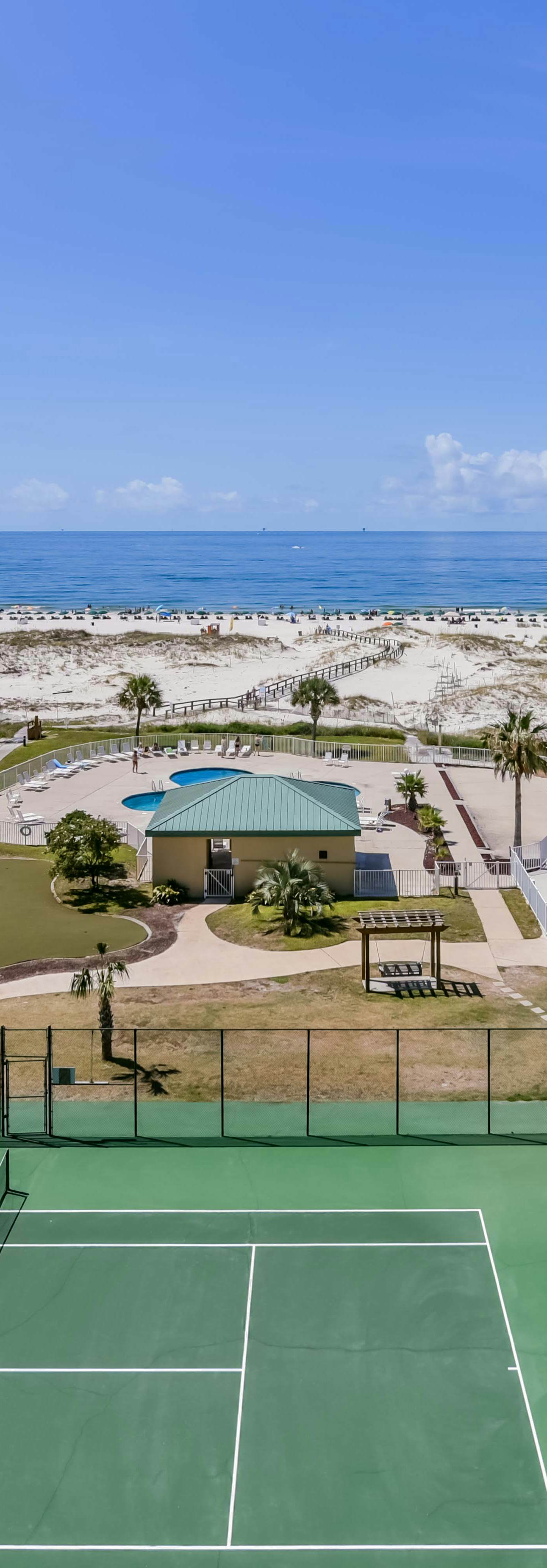 Beachfront condo at Plantation Dunes w/balcony, pools, gym & sauna
