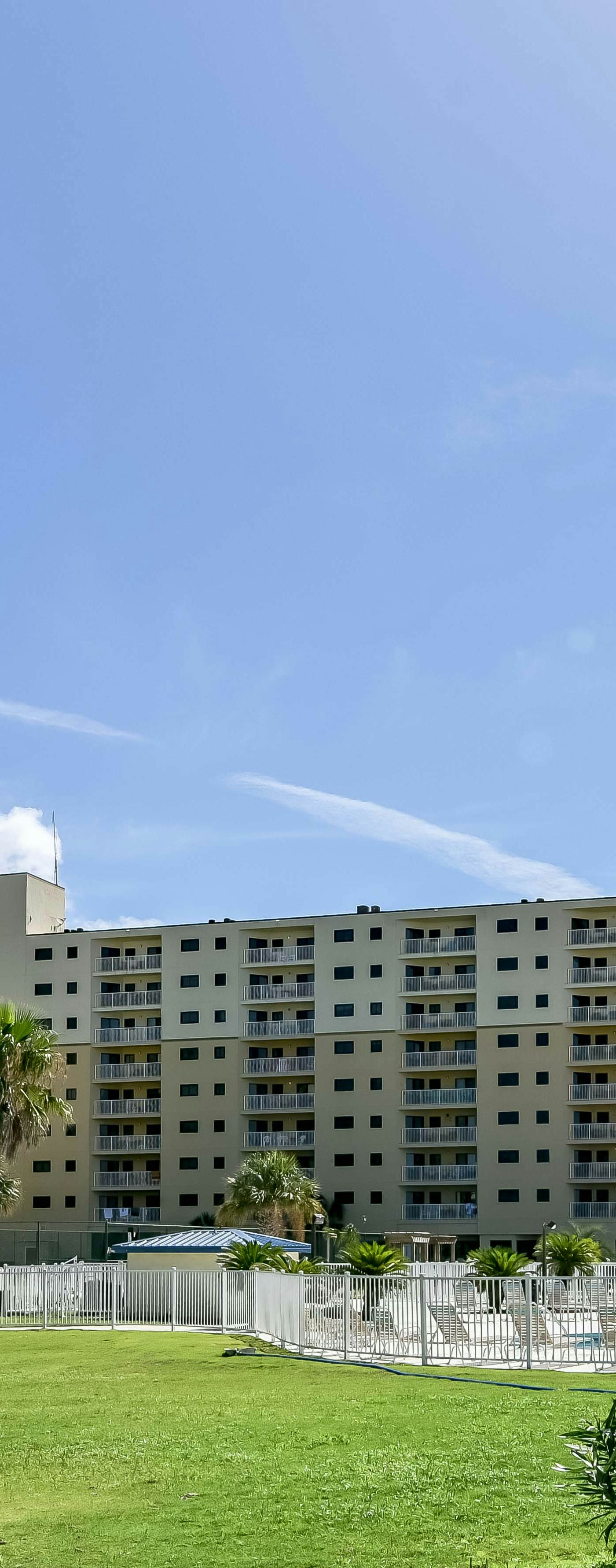 Beachfront condo at Plantation Dunes w/balcony, pools, gym & sauna