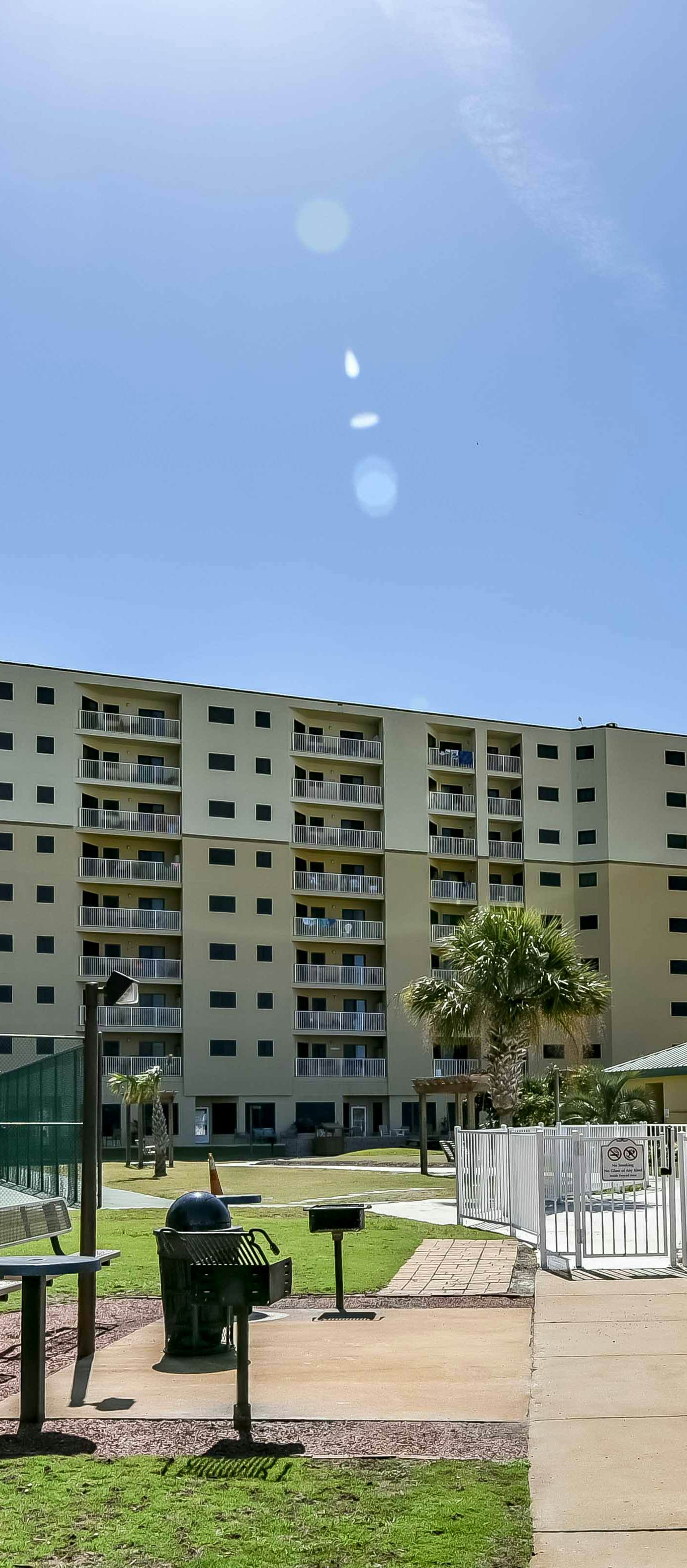 Beachfront condo at Plantation Dunes w/balcony, pools, gym & sauna