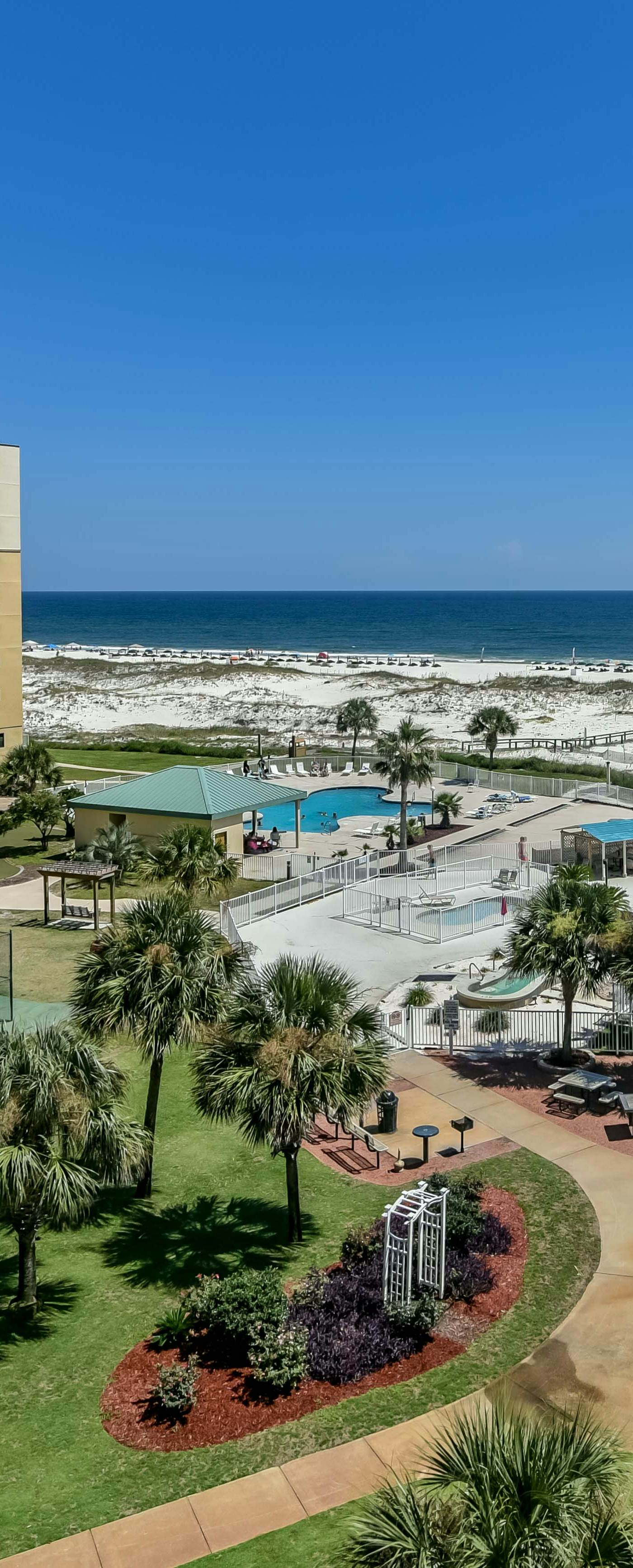 Beachfront condo at Plantation Dunes w/balcony, pools, gym & sauna