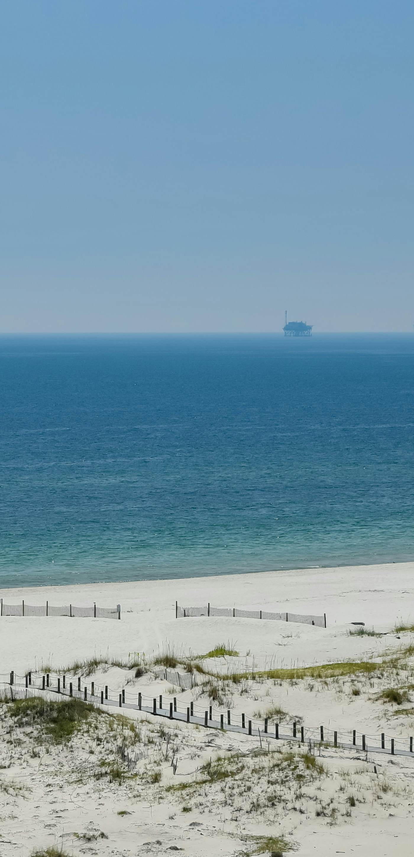 Beachfront condo at Plantation Dunes w/balcony, pools, gym & sauna