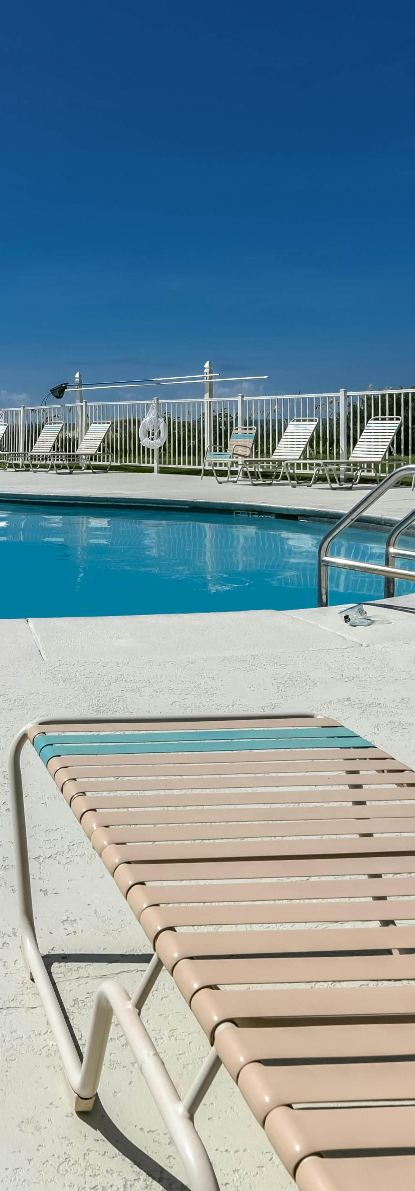 Beachfront condo at Plantation Dunes w/balcony, pools, gym & sauna
