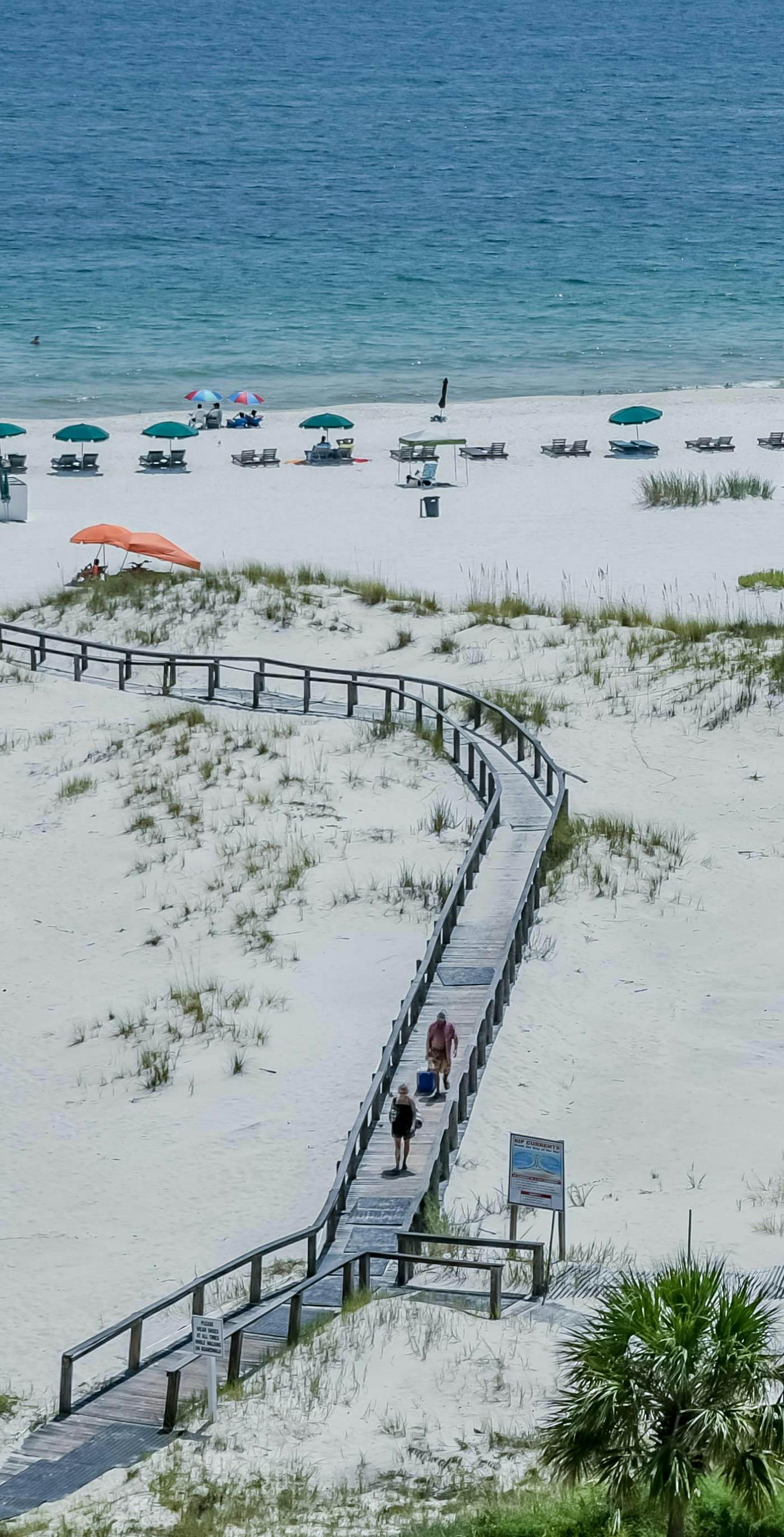 Beachfront condo at Plantation Dunes w/balcony, pools, gym & sauna