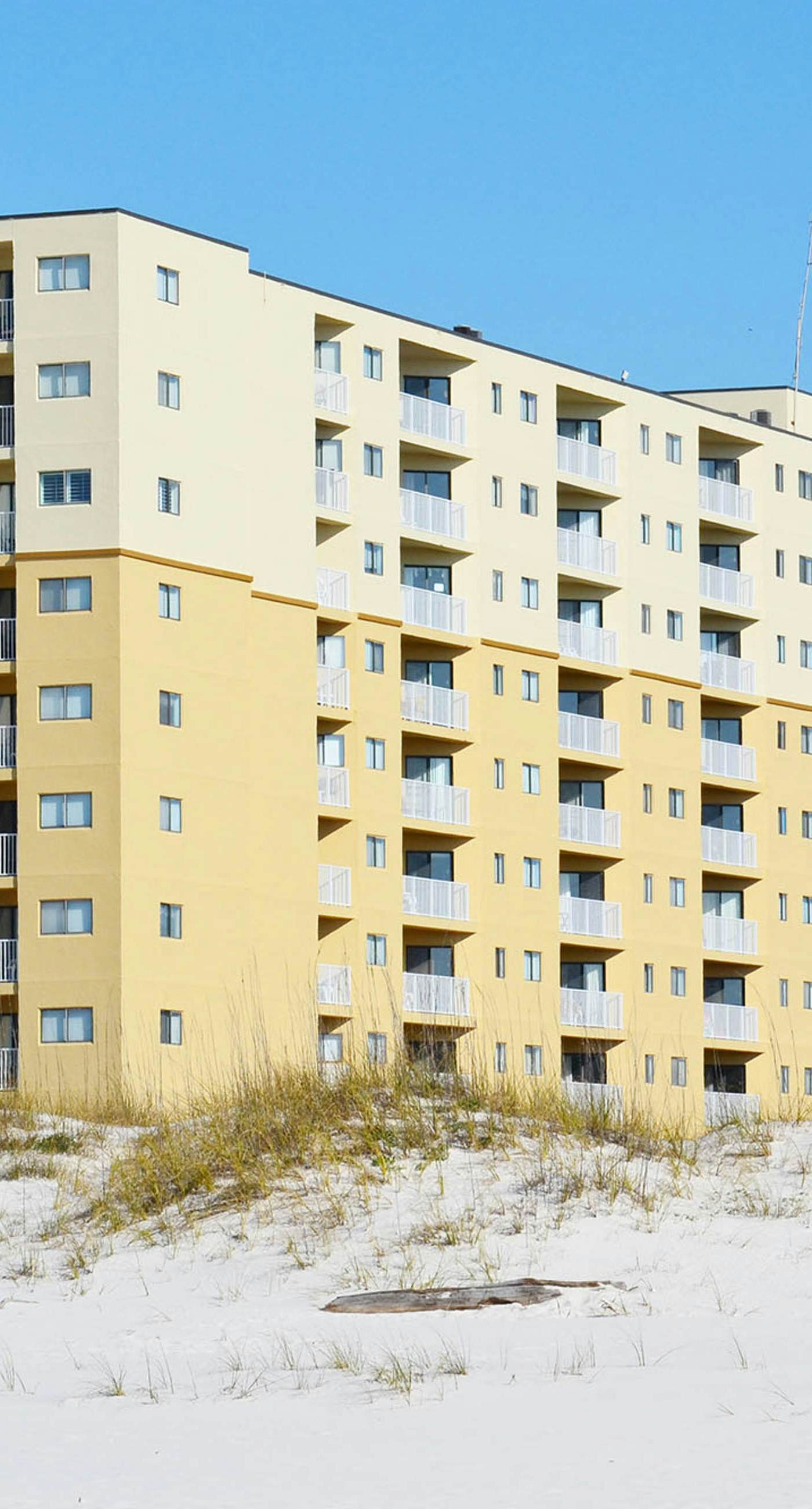 Beachfront condo at Plantation Dunes w/balcony, pools, gym & sauna