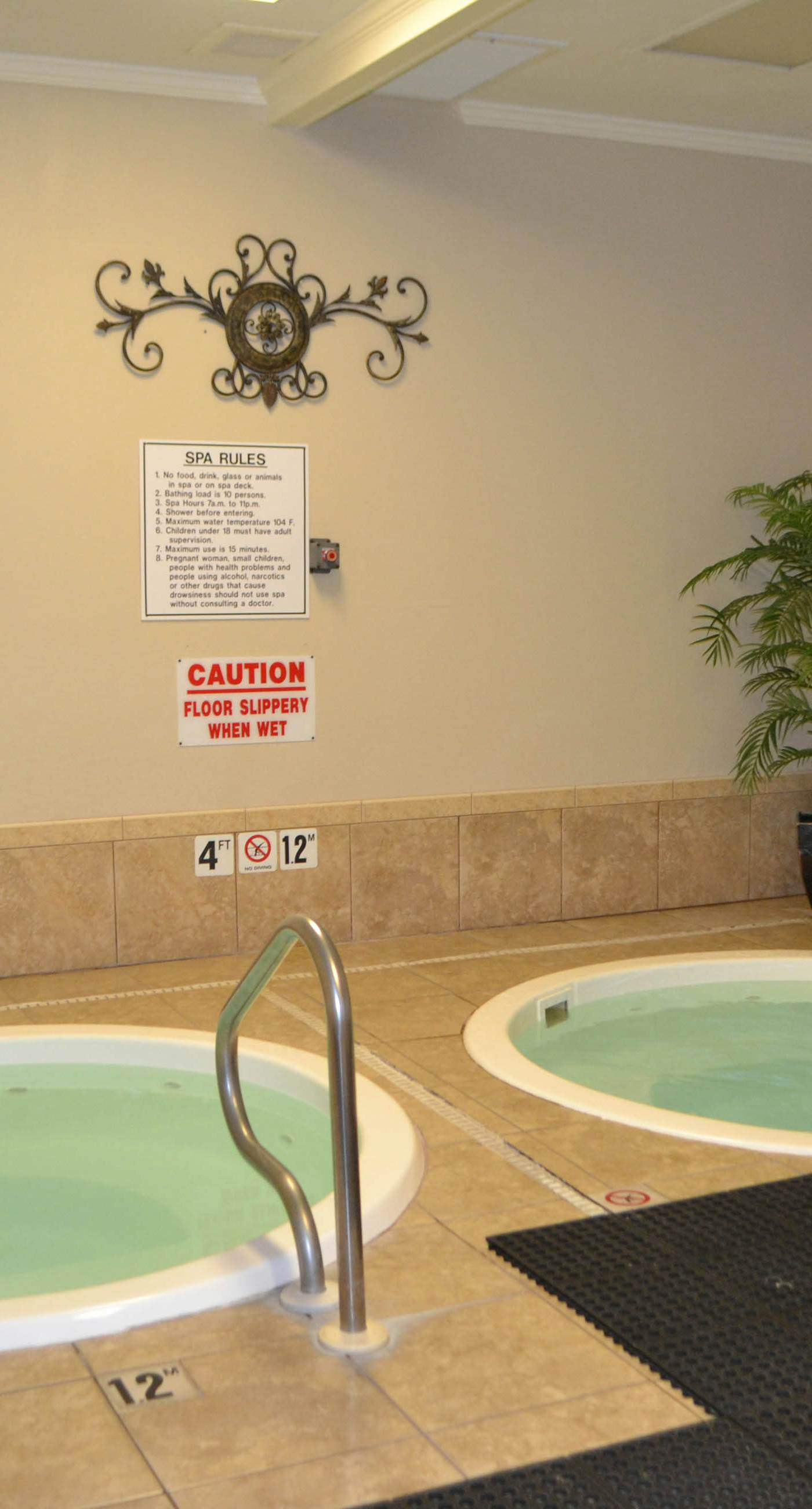 Beachfront condo at Plantation Dunes w/balcony, pools, gym & sauna