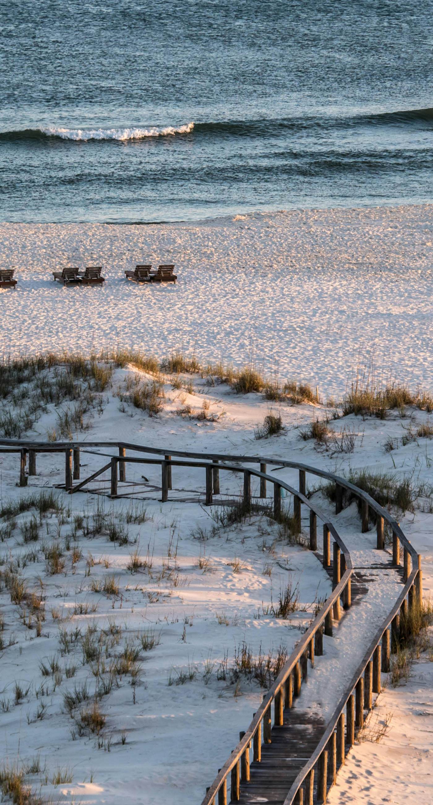 Beachfront condo at Plantation Dunes w/balcony, pools, gym & sauna