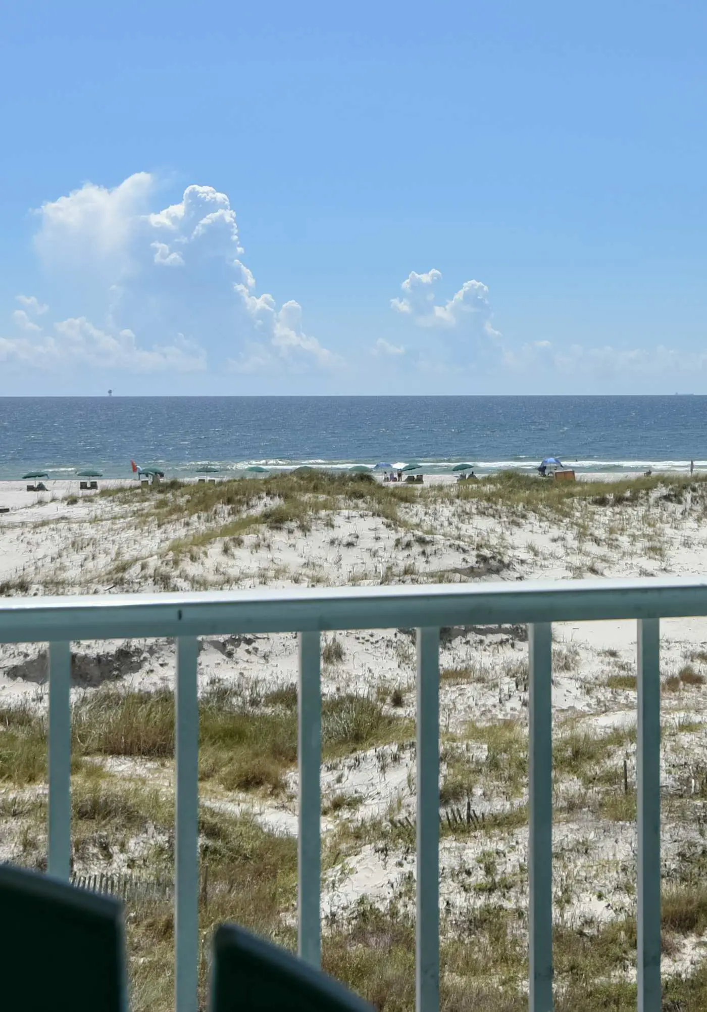 Beachfront condo at Plantation Dunes w/balcony, pools, gym & sauna
