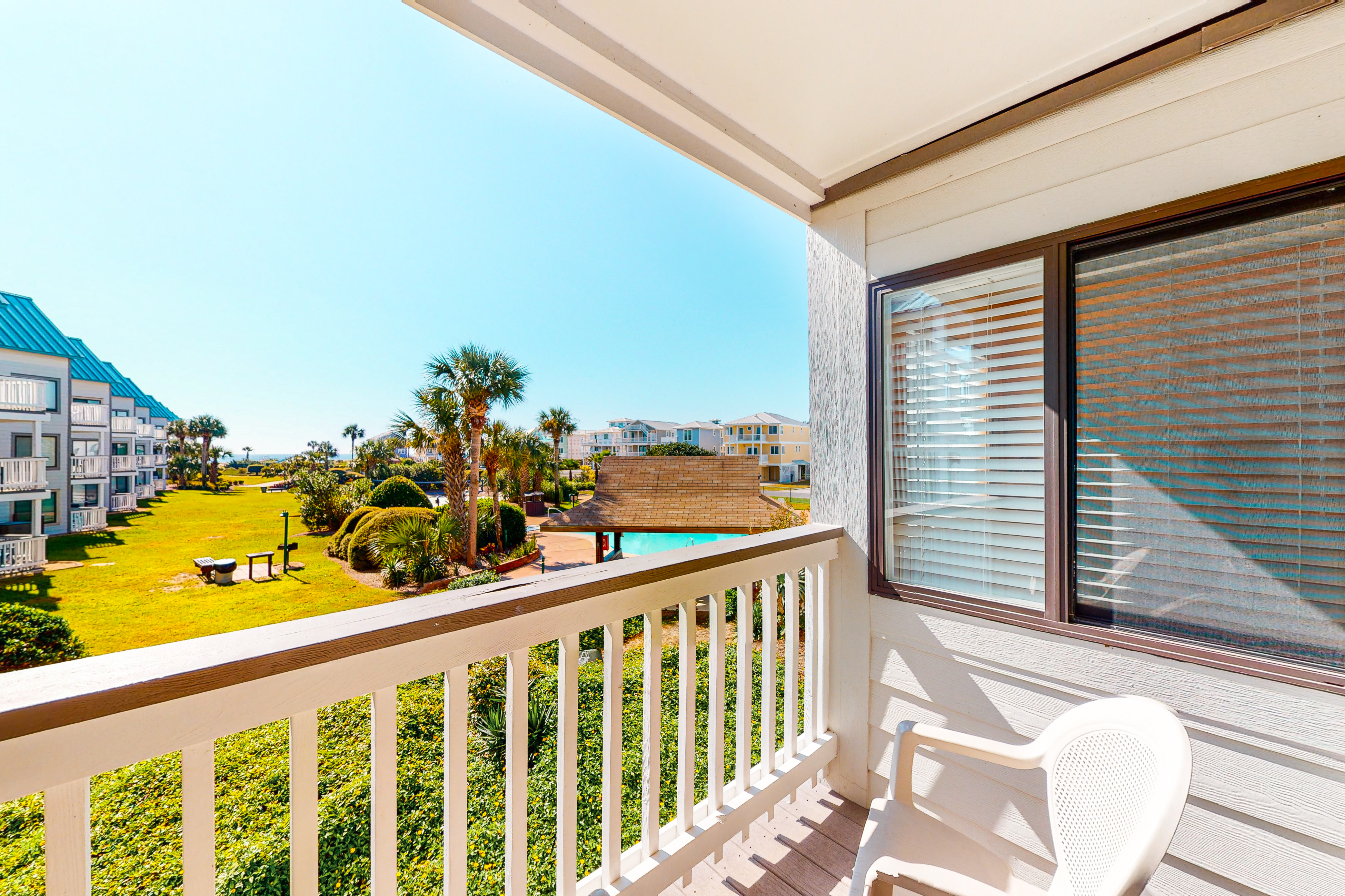 Classic beach condo with Gulf view, beach access, pools & hot tubs