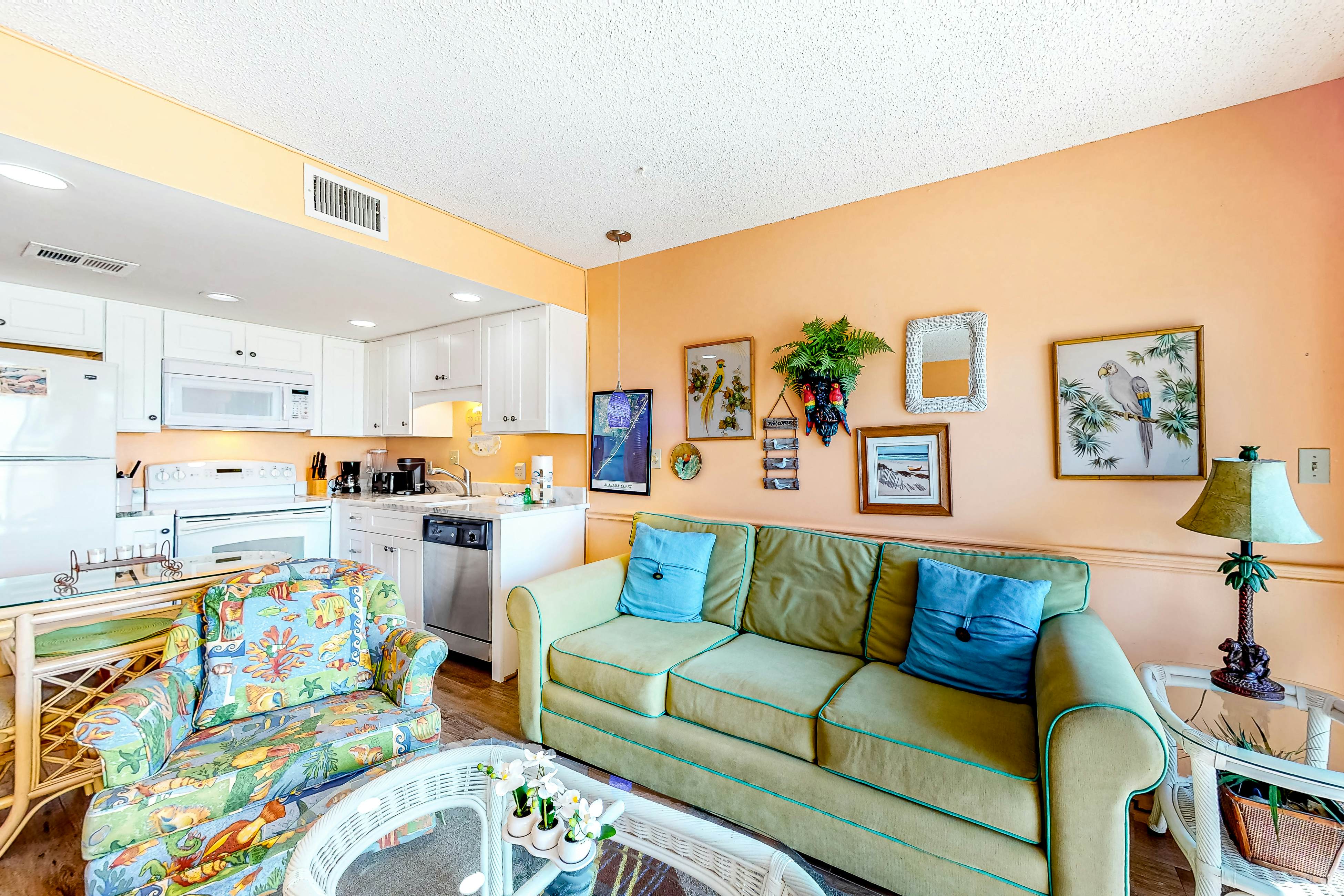 Classic beach condo with Gulf view, beach access, pools & hot tubs