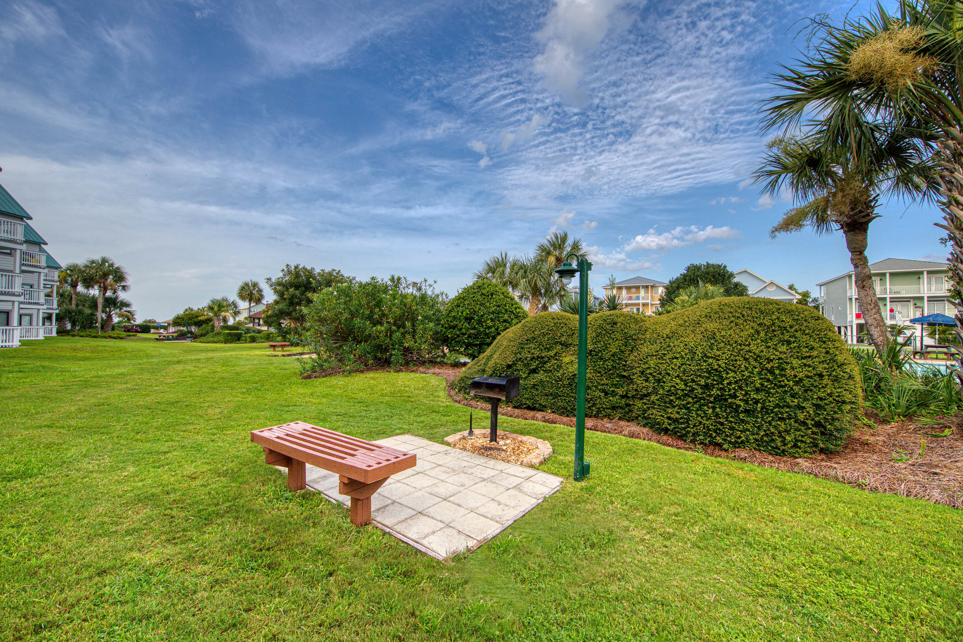 Classic beach condo with Gulf view, beach access, pools & hot tubs