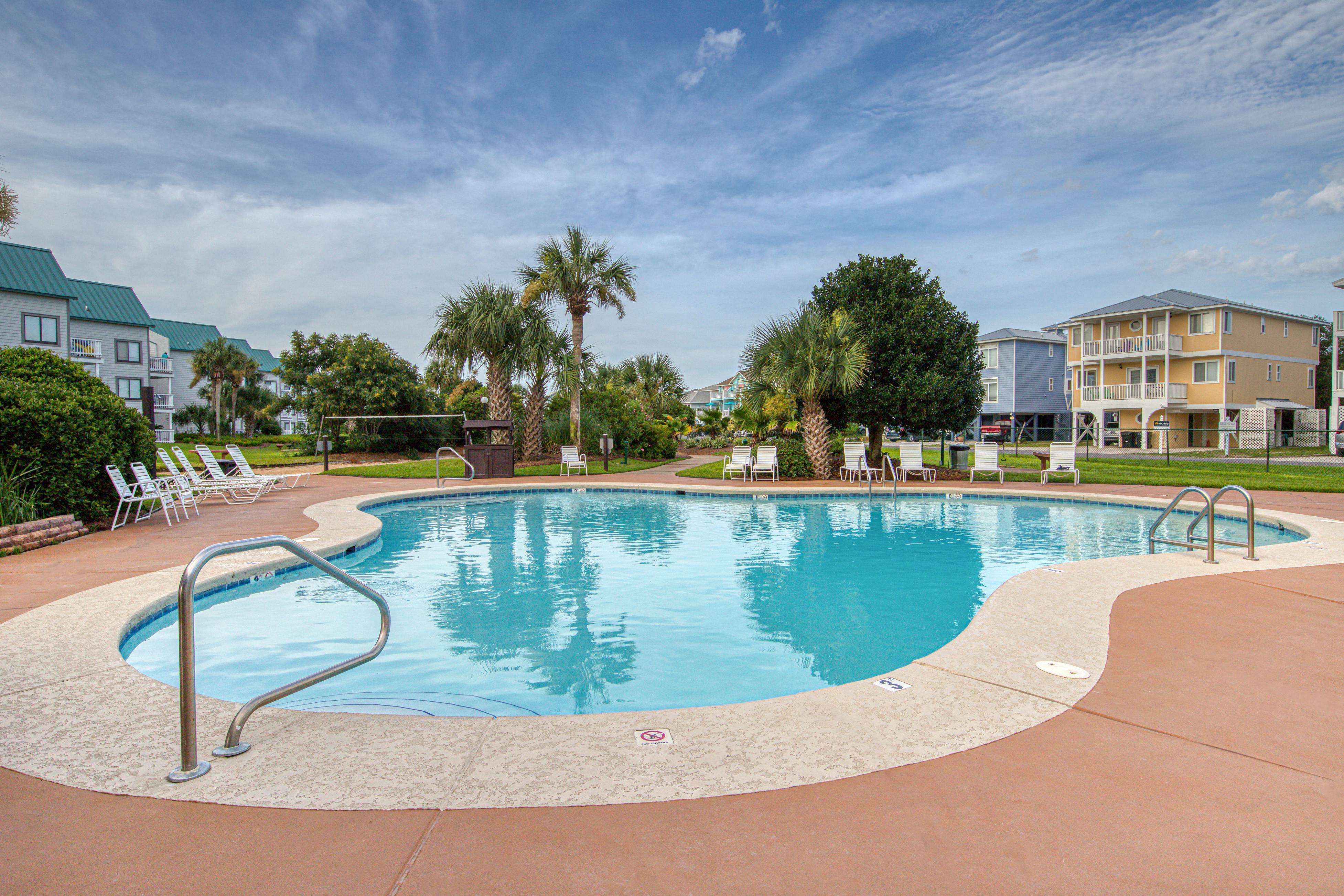 Classic beach condo with Gulf view, beach access, pools & hot tubs