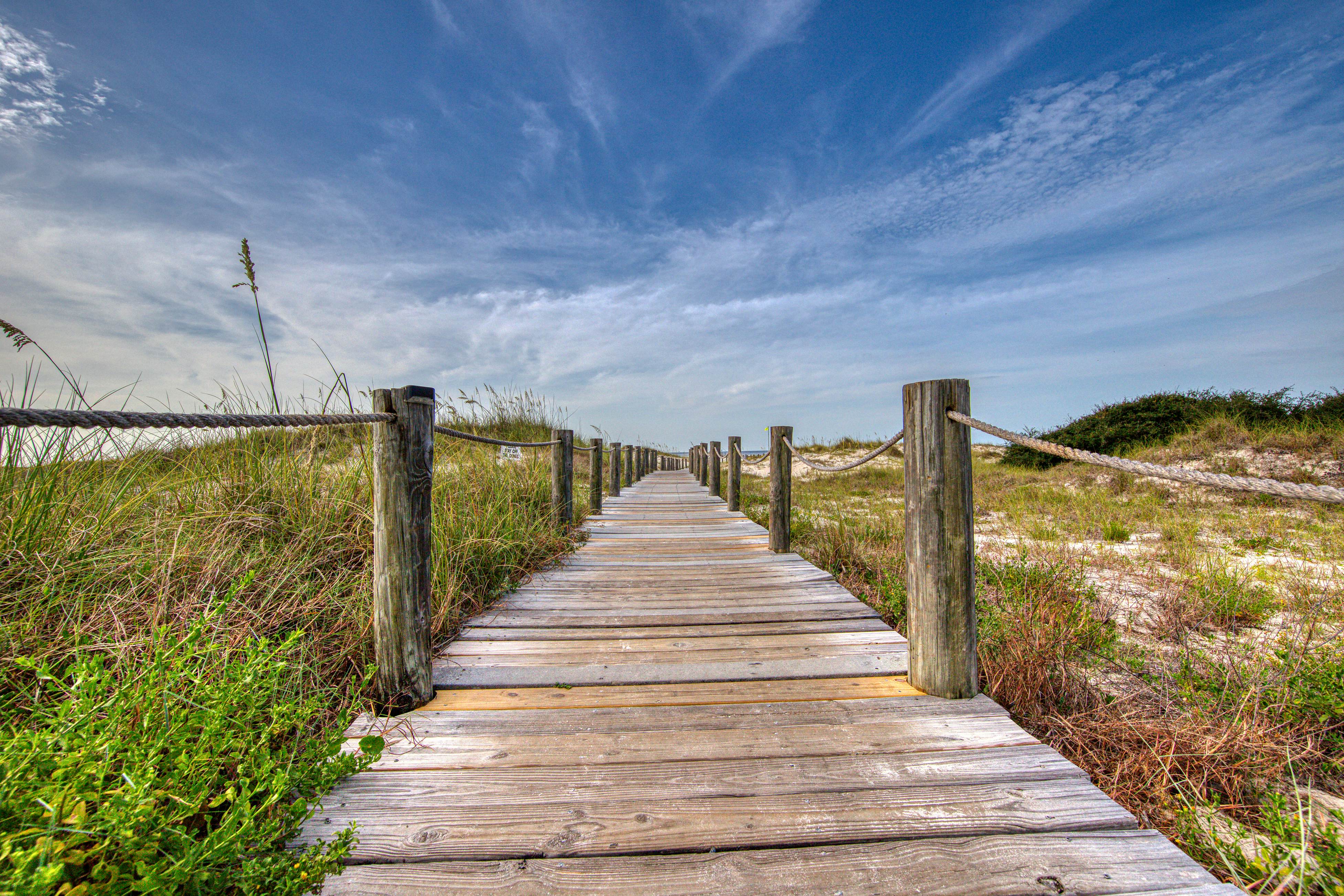 Classic beach condo with Gulf view, beach access, pools & hot tubs