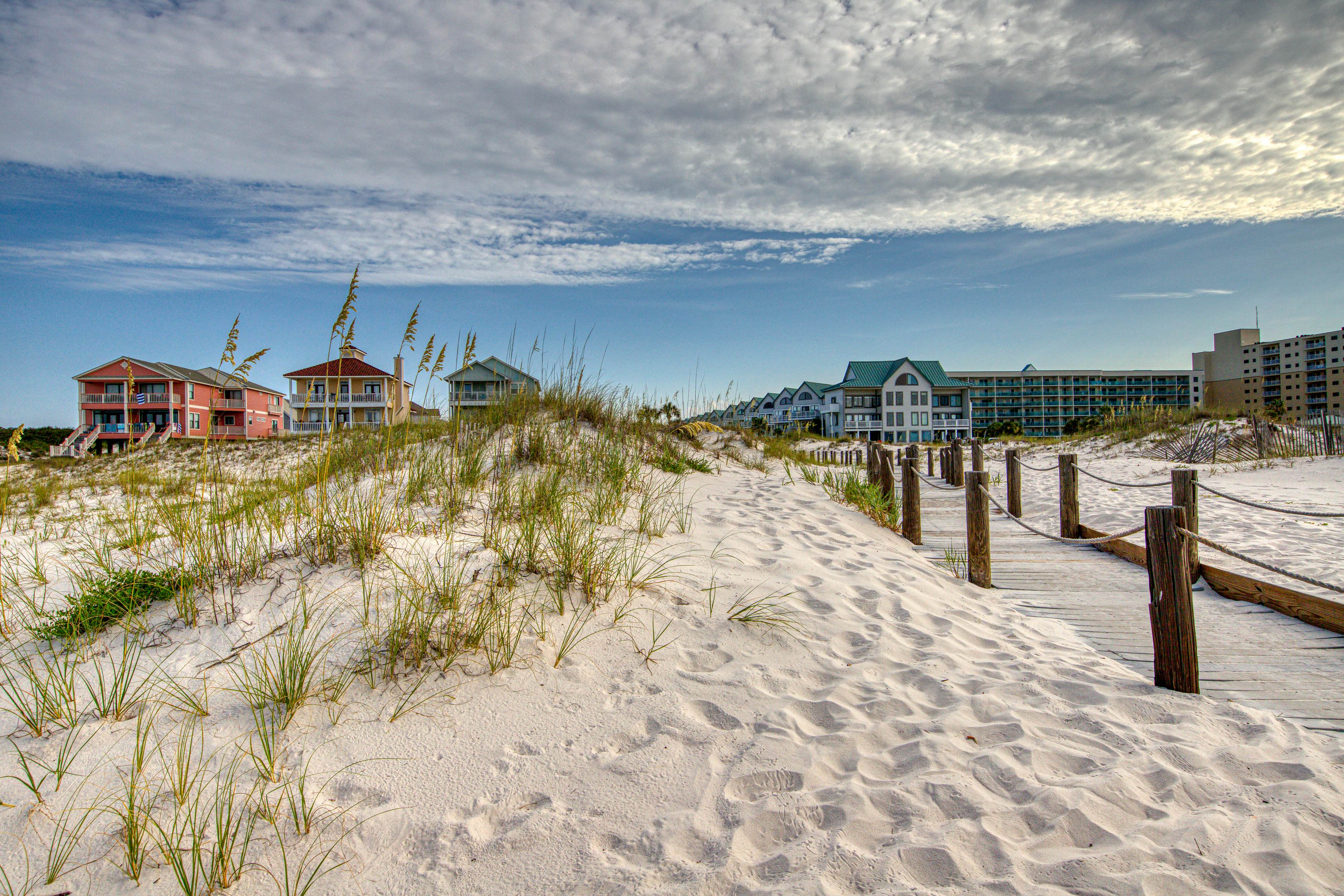Classic beach condo with Gulf view, beach access, pools & hot tubs