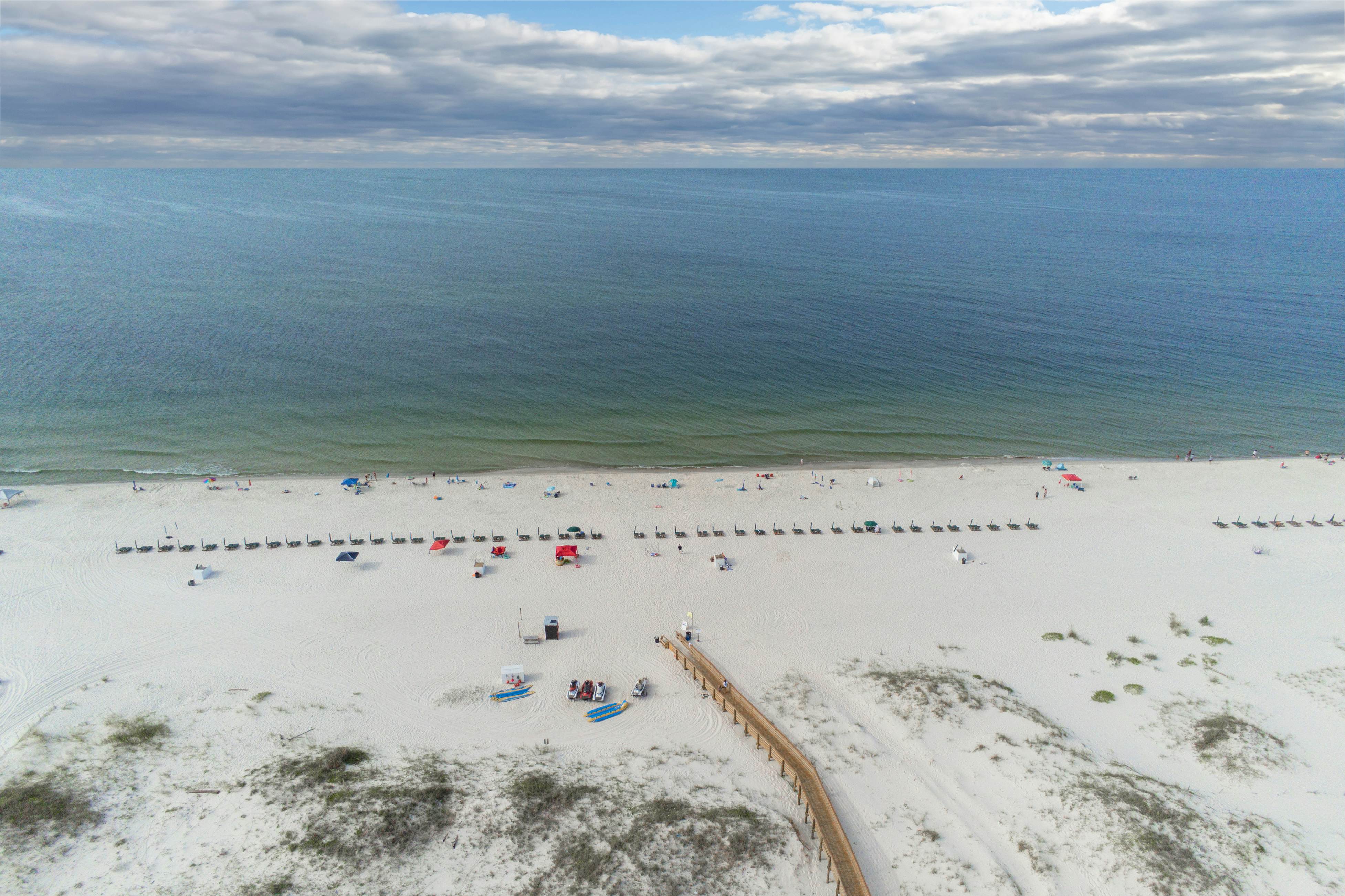 Classic beach condo with Gulf view, beach access, pools & hot tubs