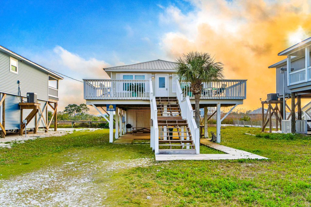 Coastal Living Cottage on Mobile Bay with Private Beach Access