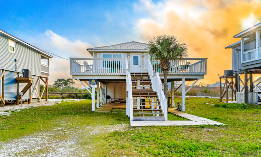 Coastal Living Cottage on Mobile Bay with Private Beach Access