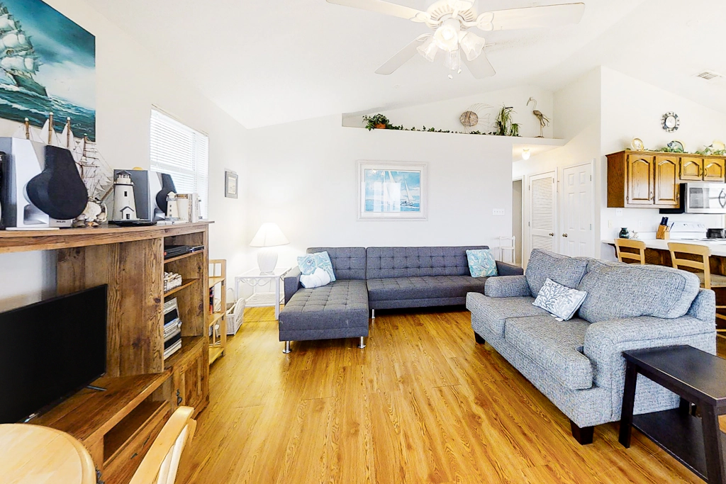 Dog-friendly home near the beach with grill, central AC & balcony