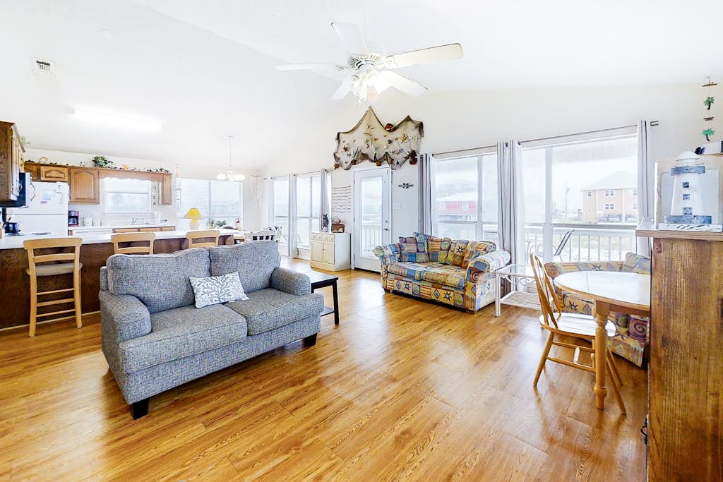 Dog-friendly home near the beach with grill, central AC & balcony