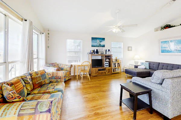 Dog-friendly home near the beach with grill, central AC & balcony