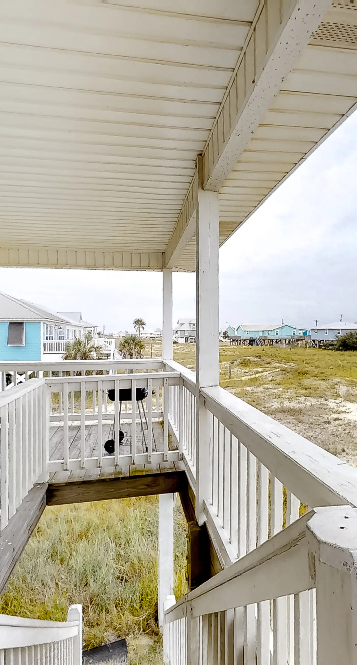 Dog-friendly home near the beach with grill, central AC & balcony