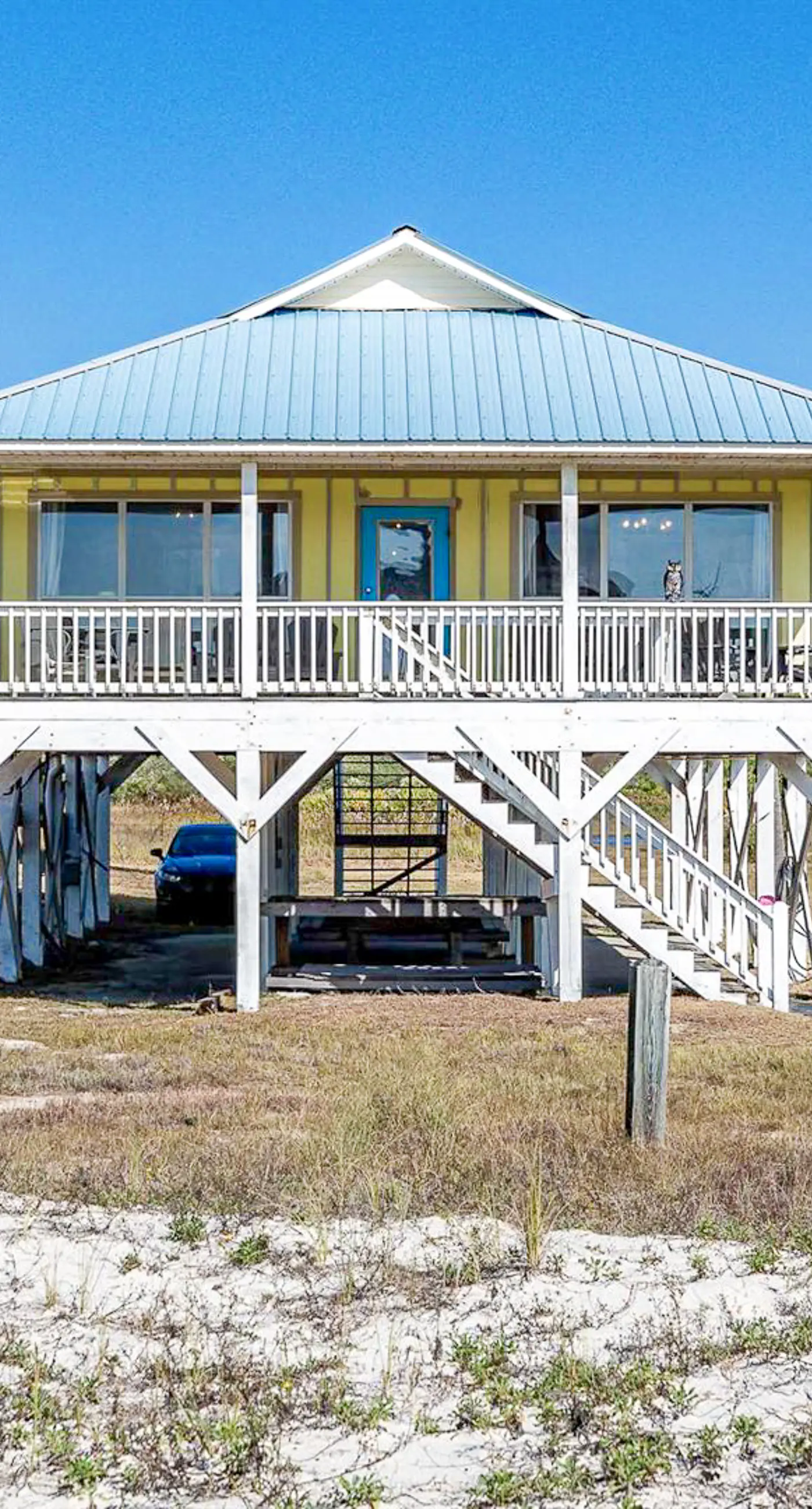 Dog-friendly home near the beach with grill, central AC & balcony