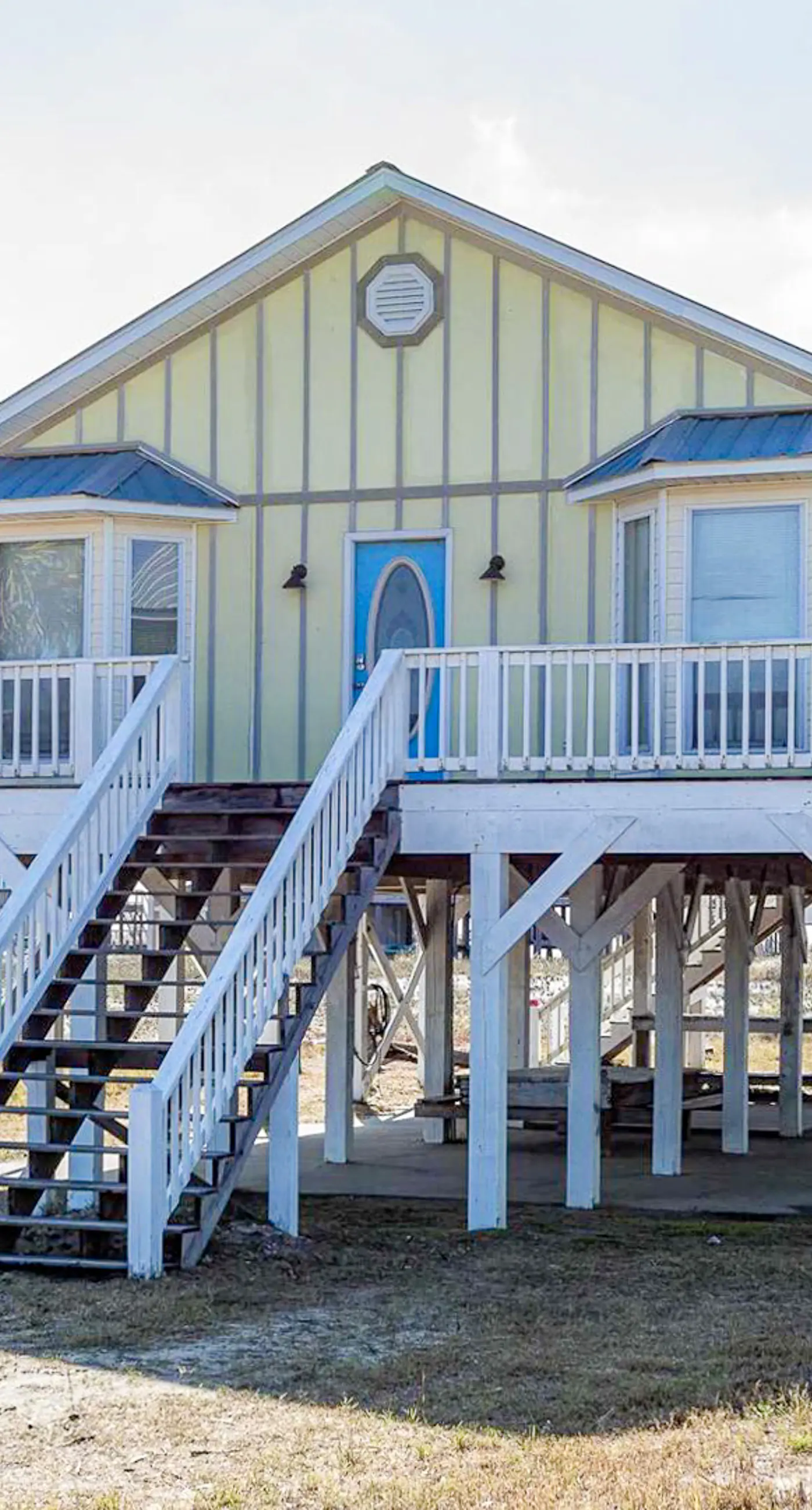 Dog-friendly home near the beach with grill, central AC & balcony