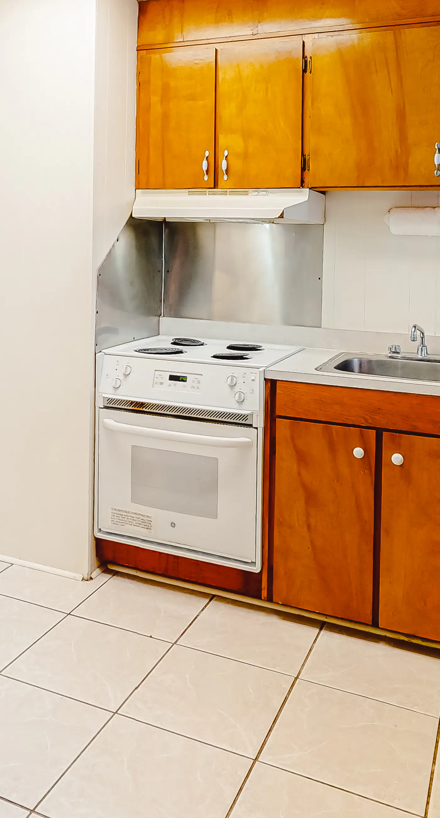 Beachfront home with furnished deck, great location, & WiFi