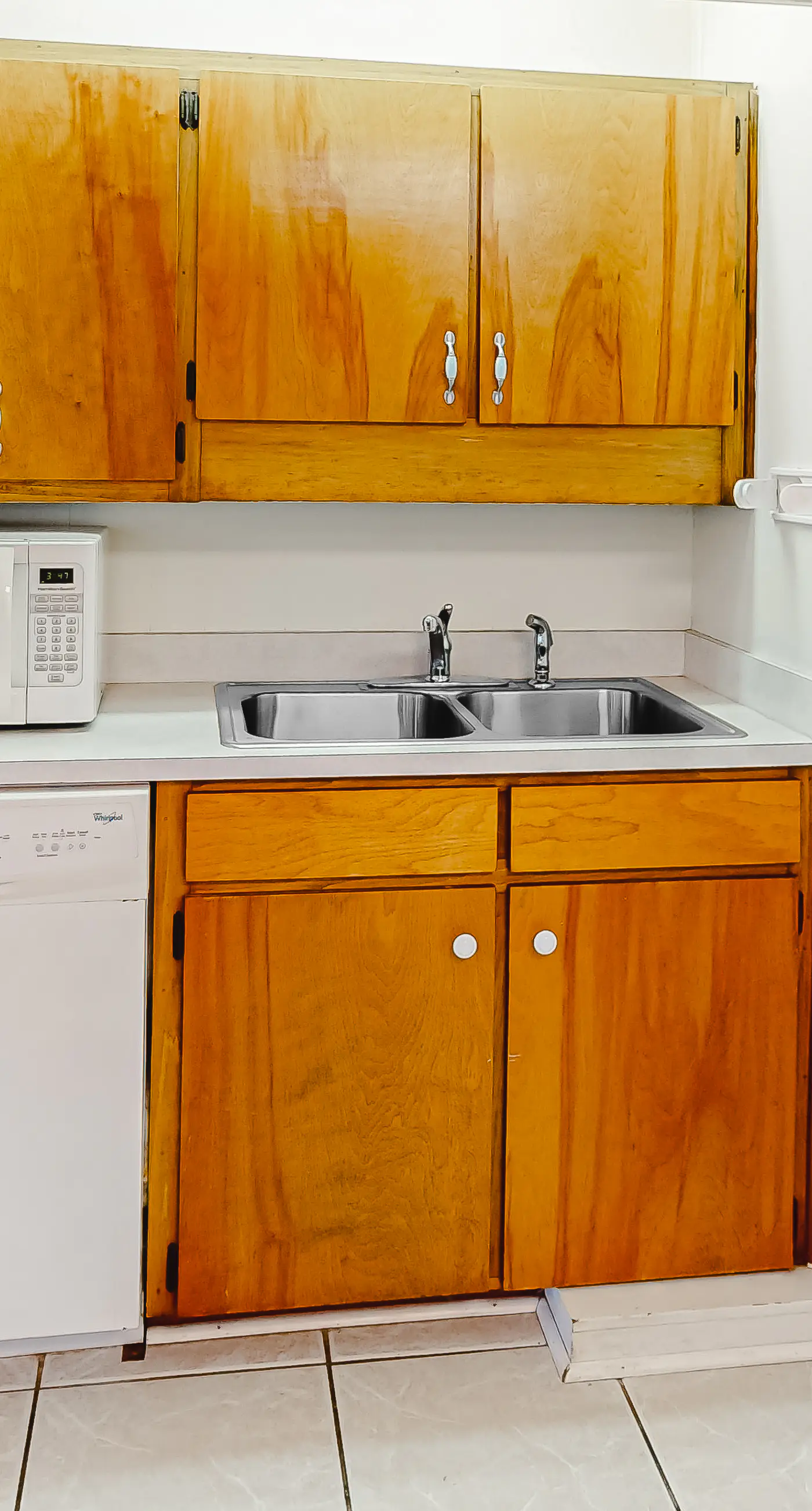 Beachfront home with furnished deck, great location, & WiFi