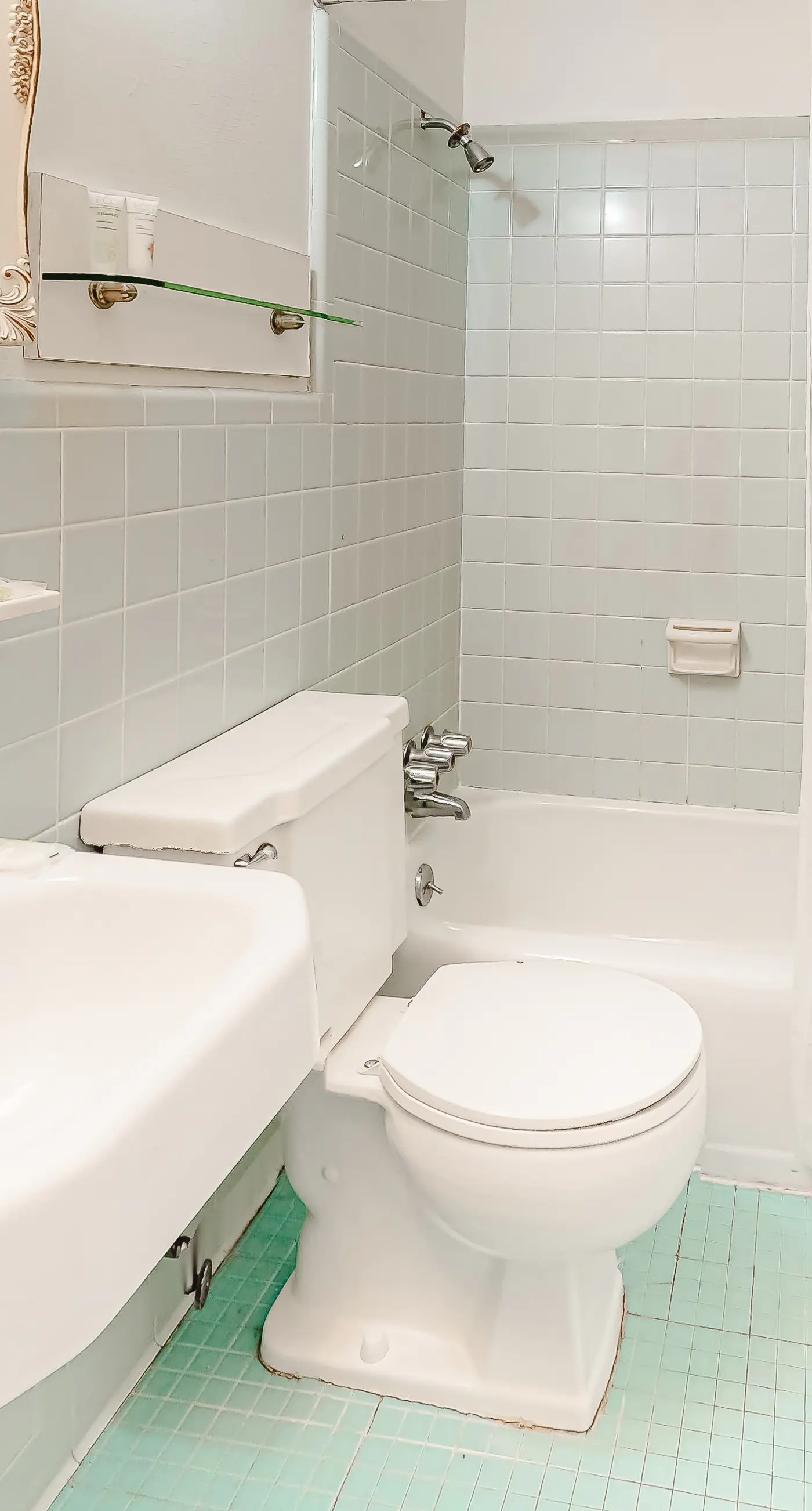 Beachfront home with furnished deck, great location, & WiFi