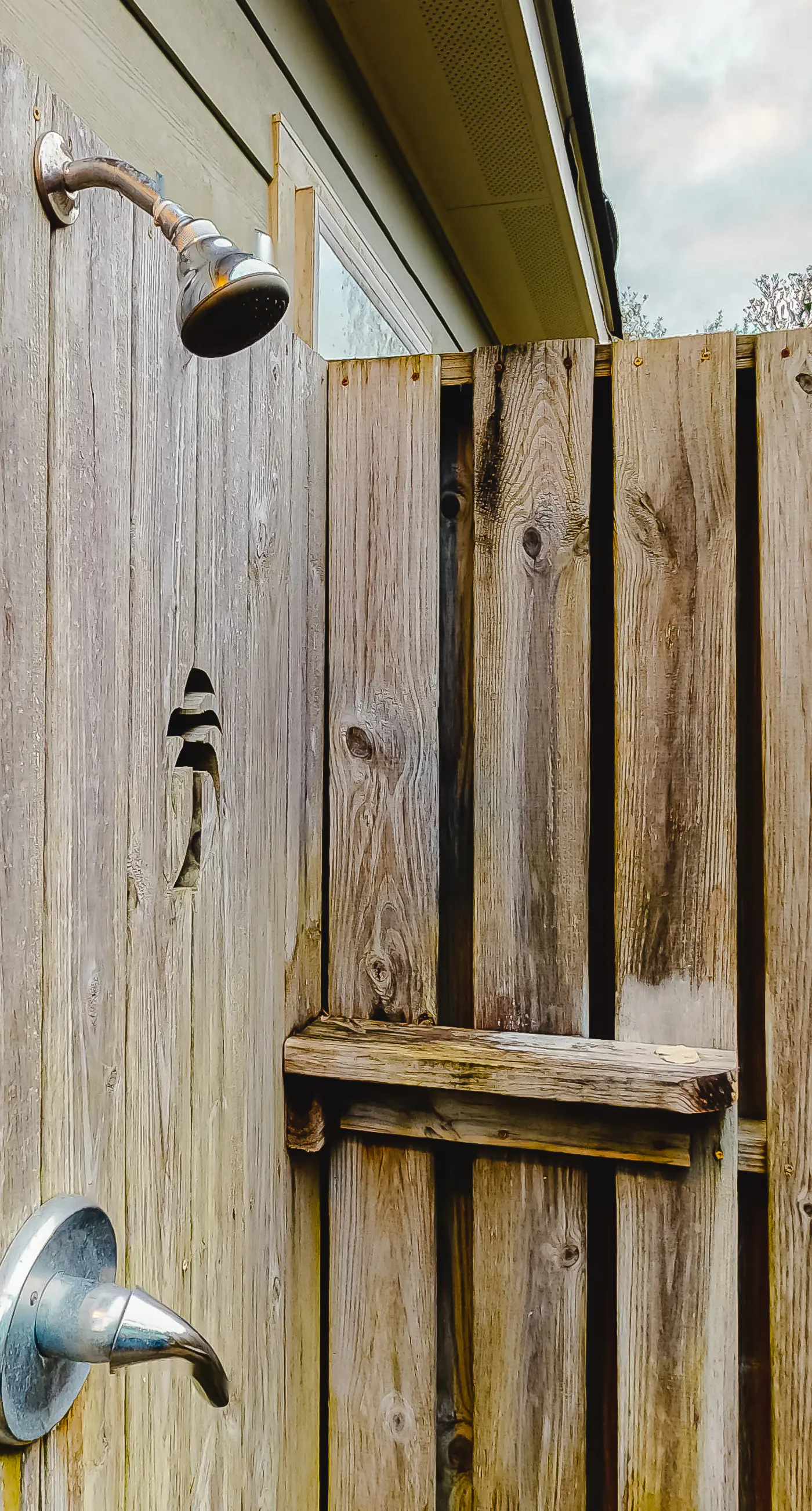 Beachfront home with furnished deck, great location, & WiFi