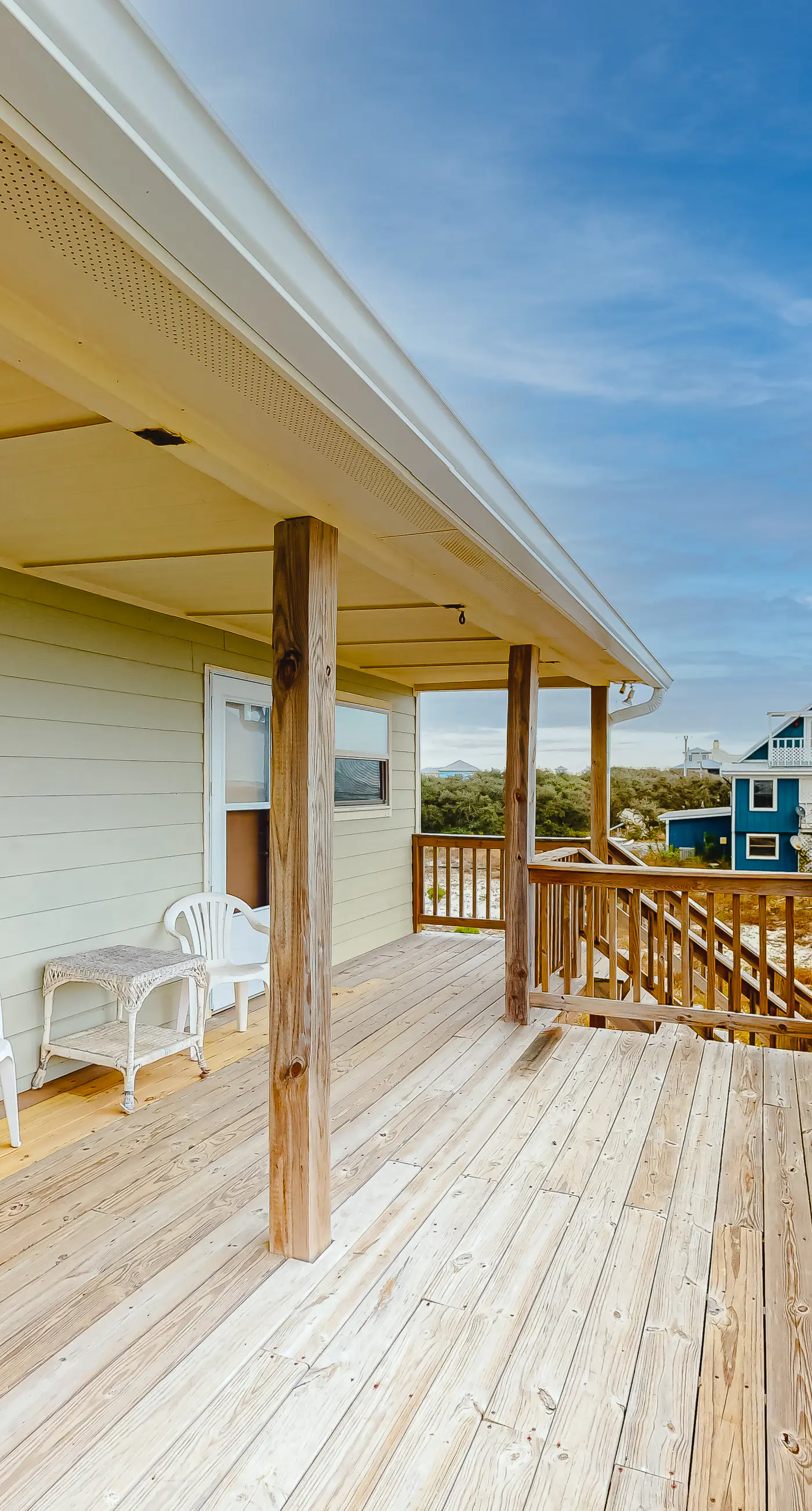Beachfront home with furnished deck, great location, & WiFi