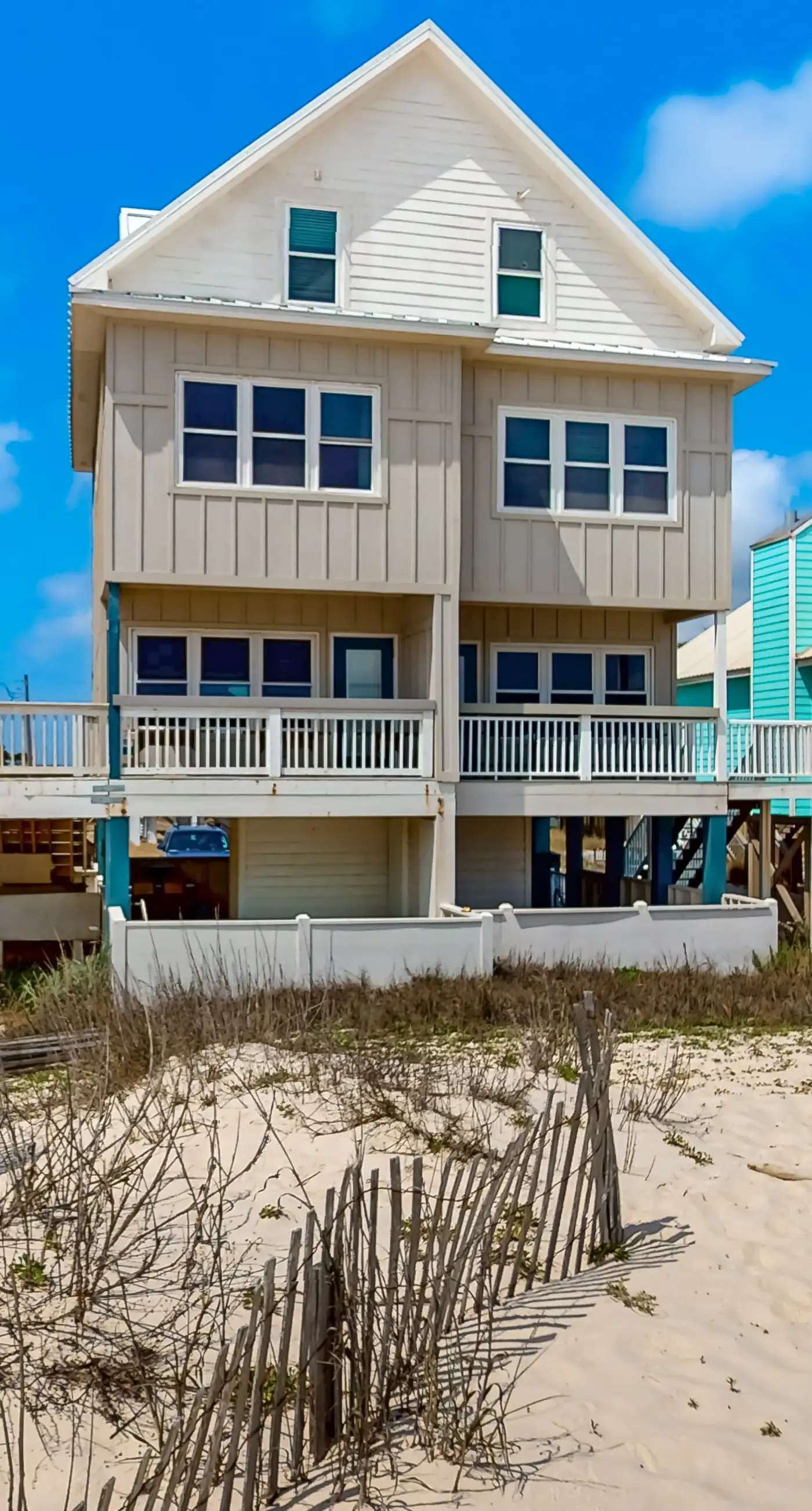 Beachfront Dog-Friendly Home w/Deck, Private Outdoor Pool, A/C, Grill, Free WiFi