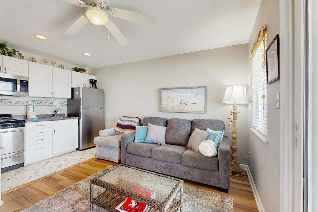 Gulf-front condo on the beach with panoramic beach views & pool access