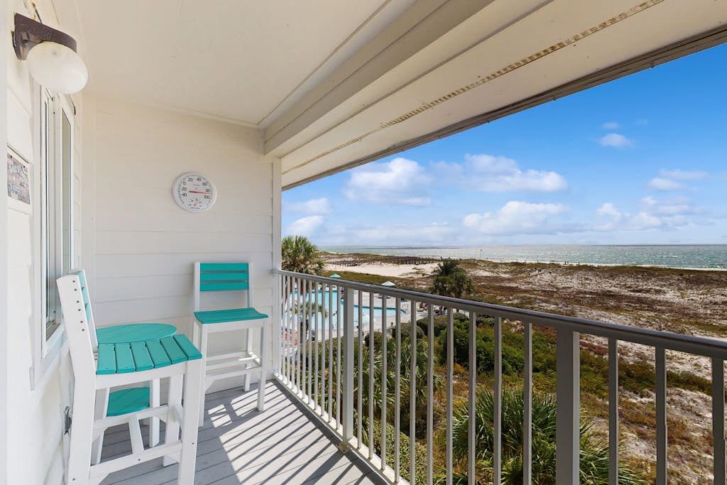 Gulf-front condo on the beach with panoramic beach views & pool access