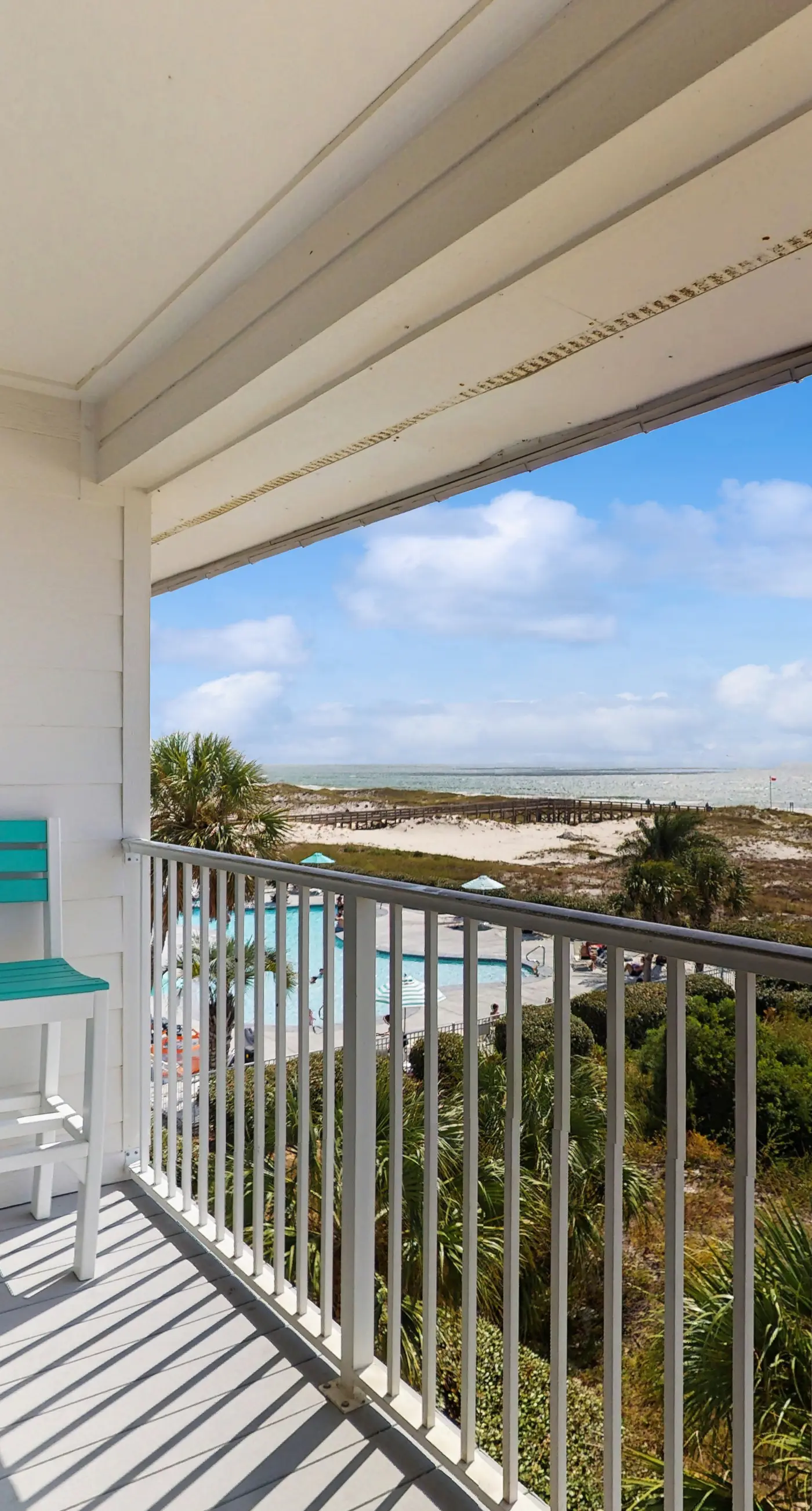 Gulf-front condo on the beach with panoramic beach views & pool access