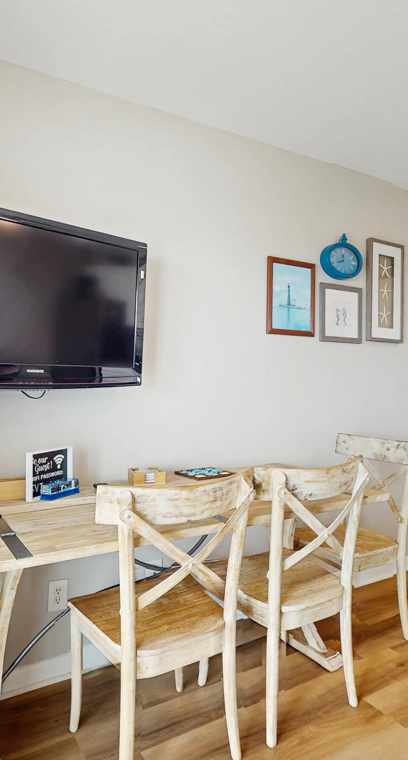 Gulf-front condo on the beach with panoramic beach views & pool access