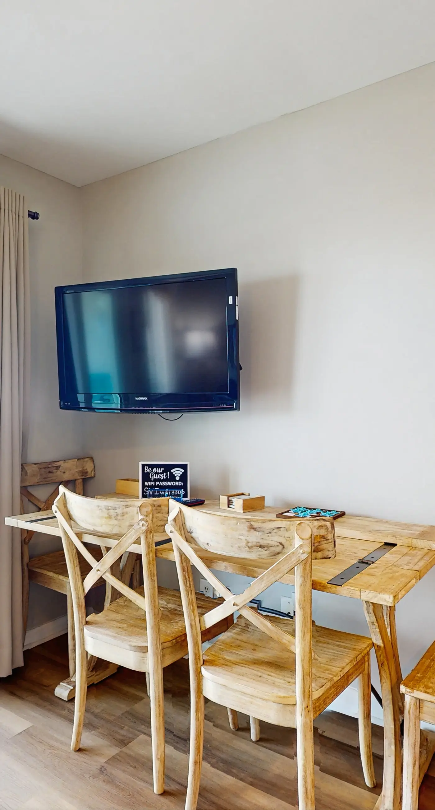 Gulf-front condo on the beach with panoramic beach views & pool access