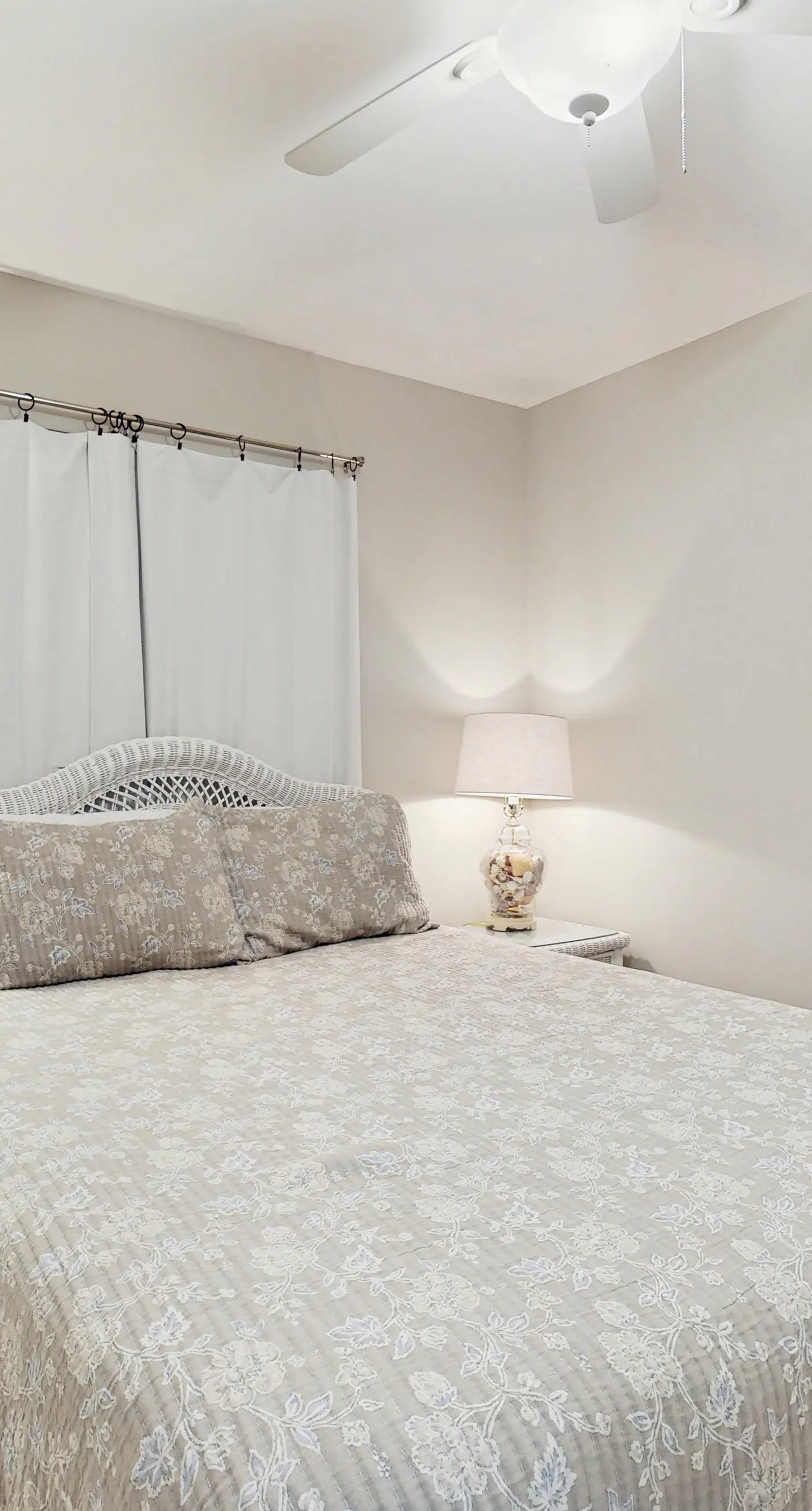 Gulf-front condo on the beach with panoramic beach views & pool access