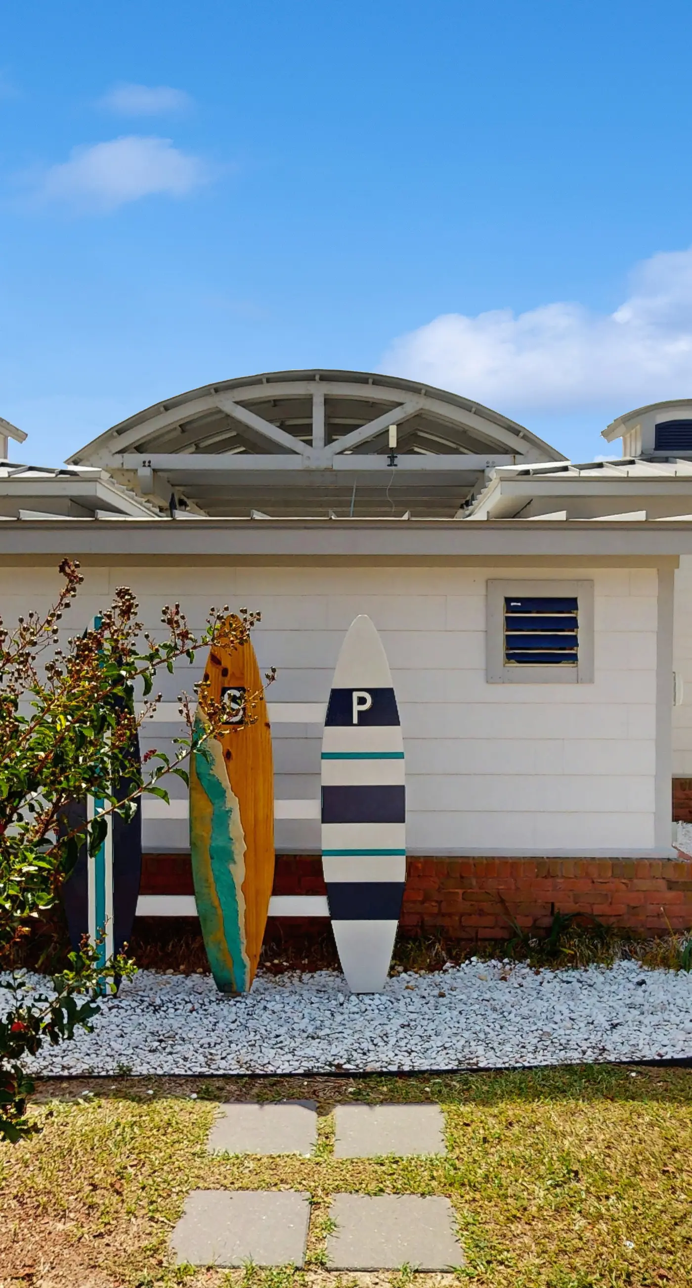 Gulf-front condo on the beach with panoramic beach views & pool access