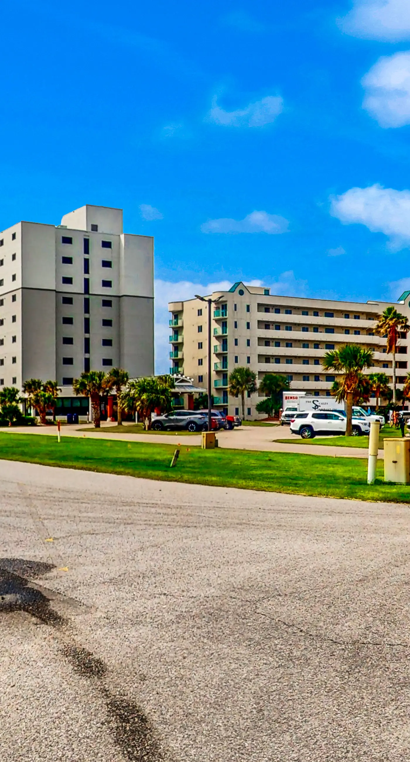 Gulf-front condo on the beach with panoramic beach views & pool access