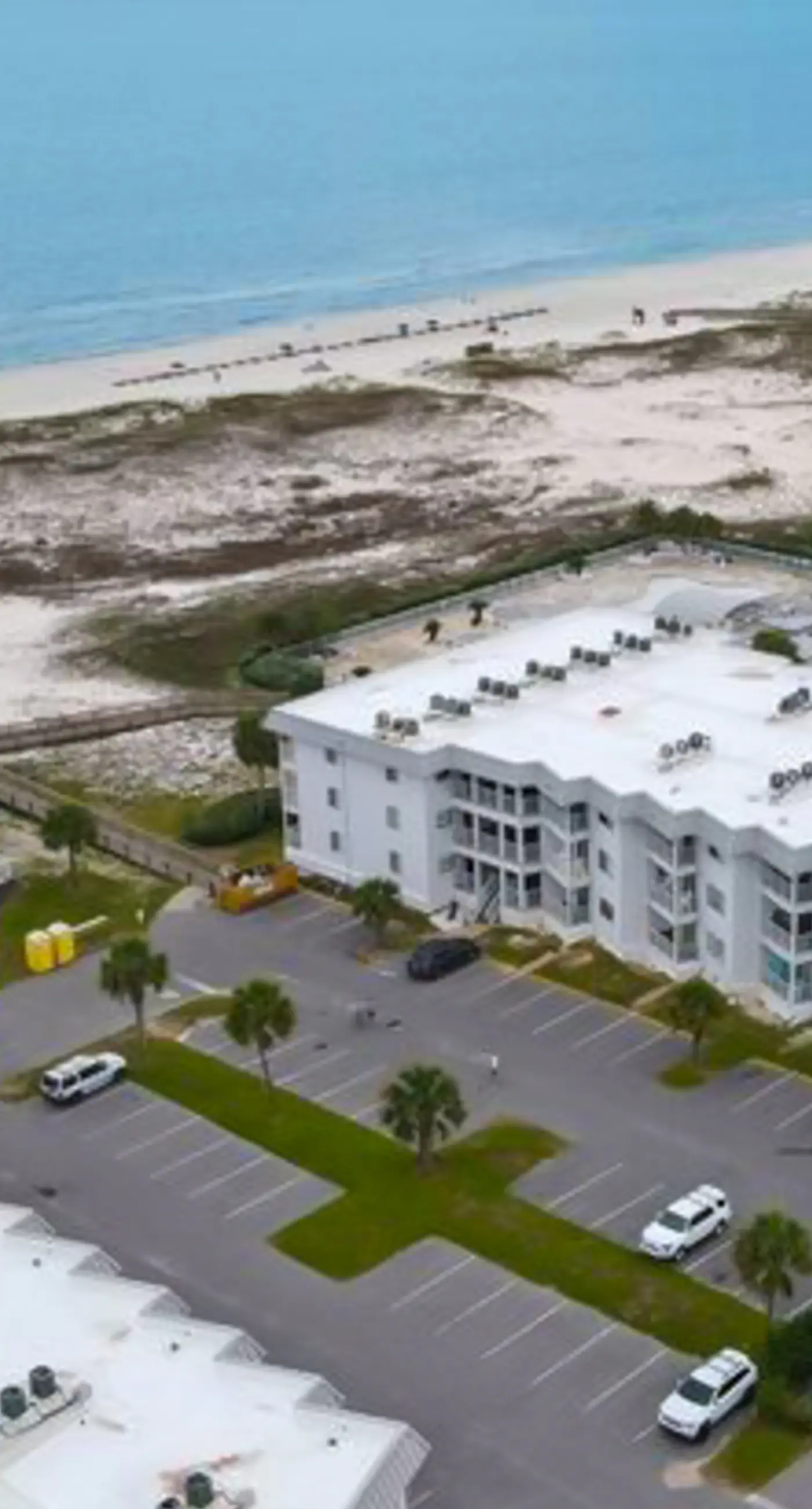 Gulf-front condo on the beach with panoramic beach views & pool access