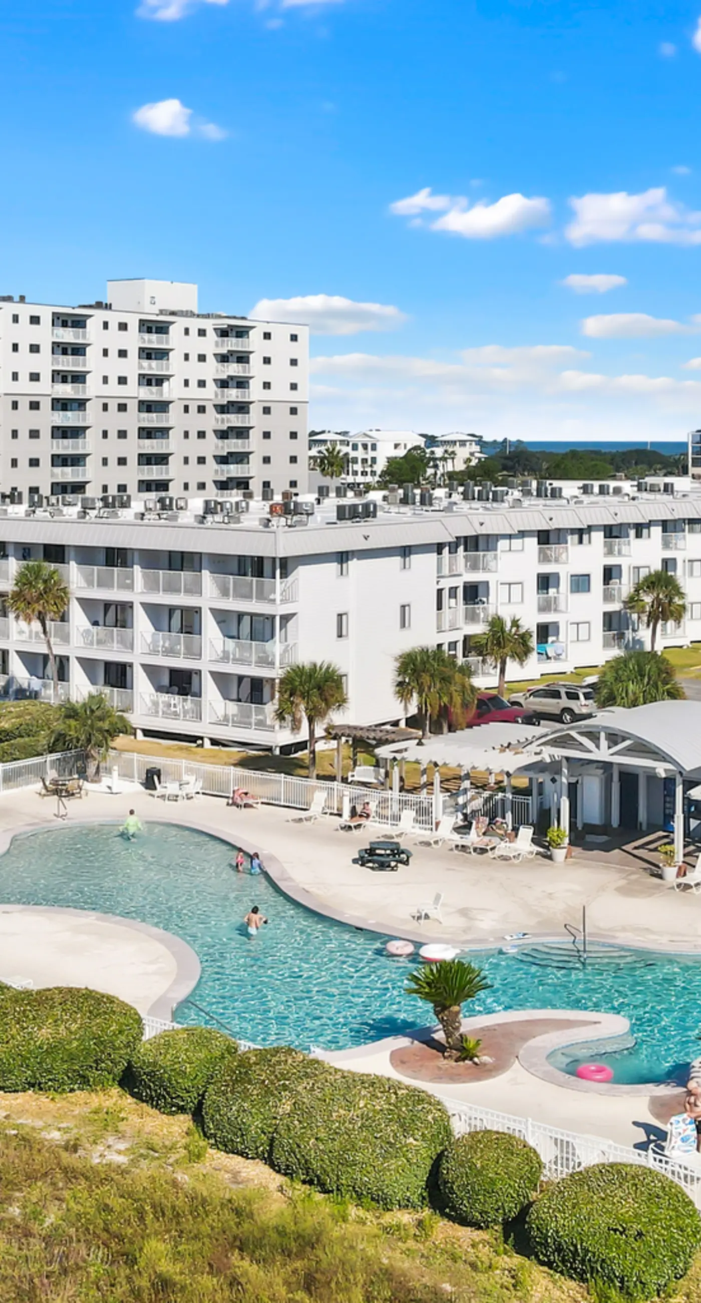 Gulf-front condo on the beach with panoramic beach views & pool access